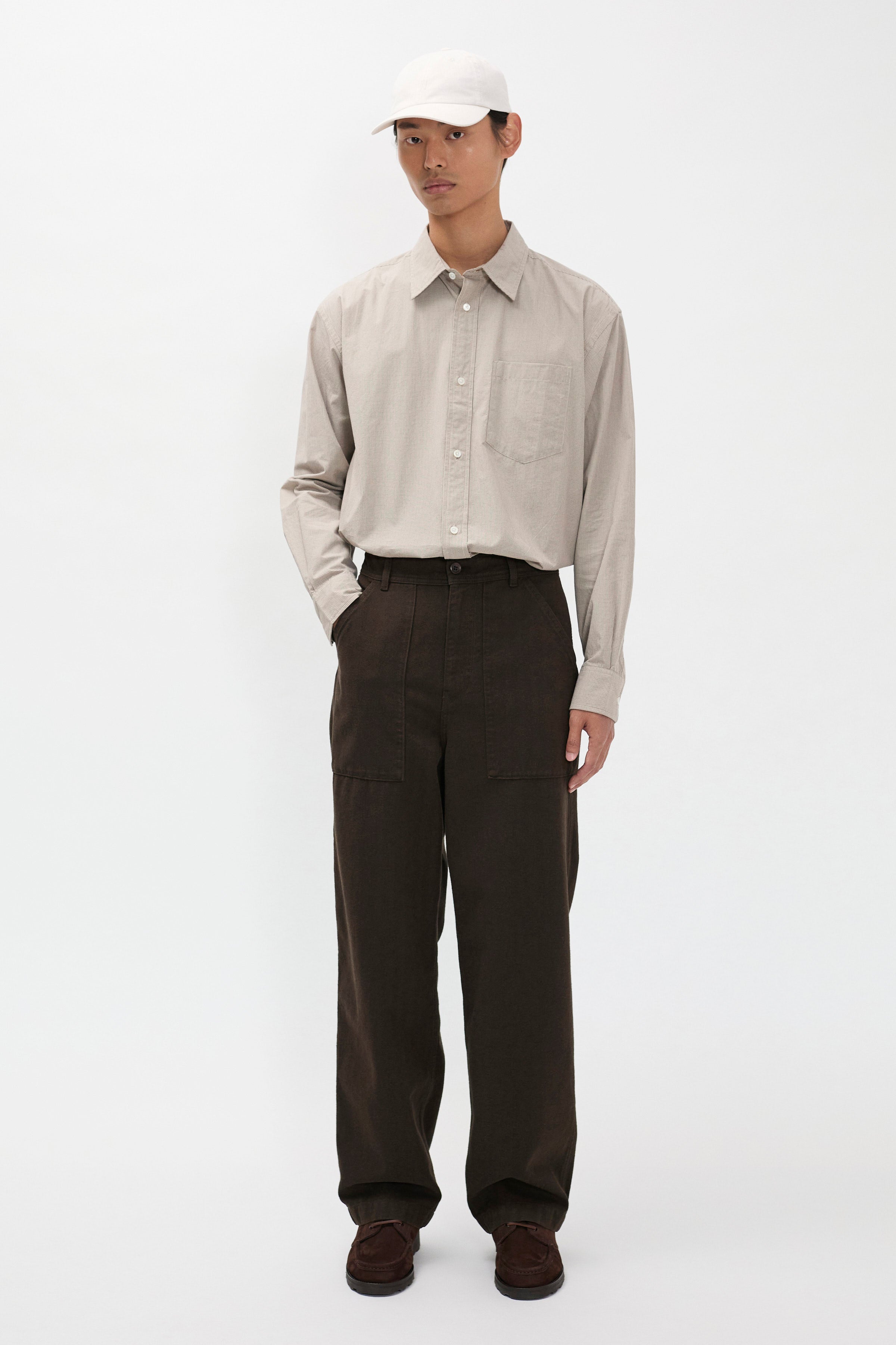 Pantalon en chevron de coton et laine décontracté – Doté de poches de style treillis à l'avant et à l'arrière, d'une braguette zippée et d'une fermeture boutonnée – Doté de poches de style treillis…