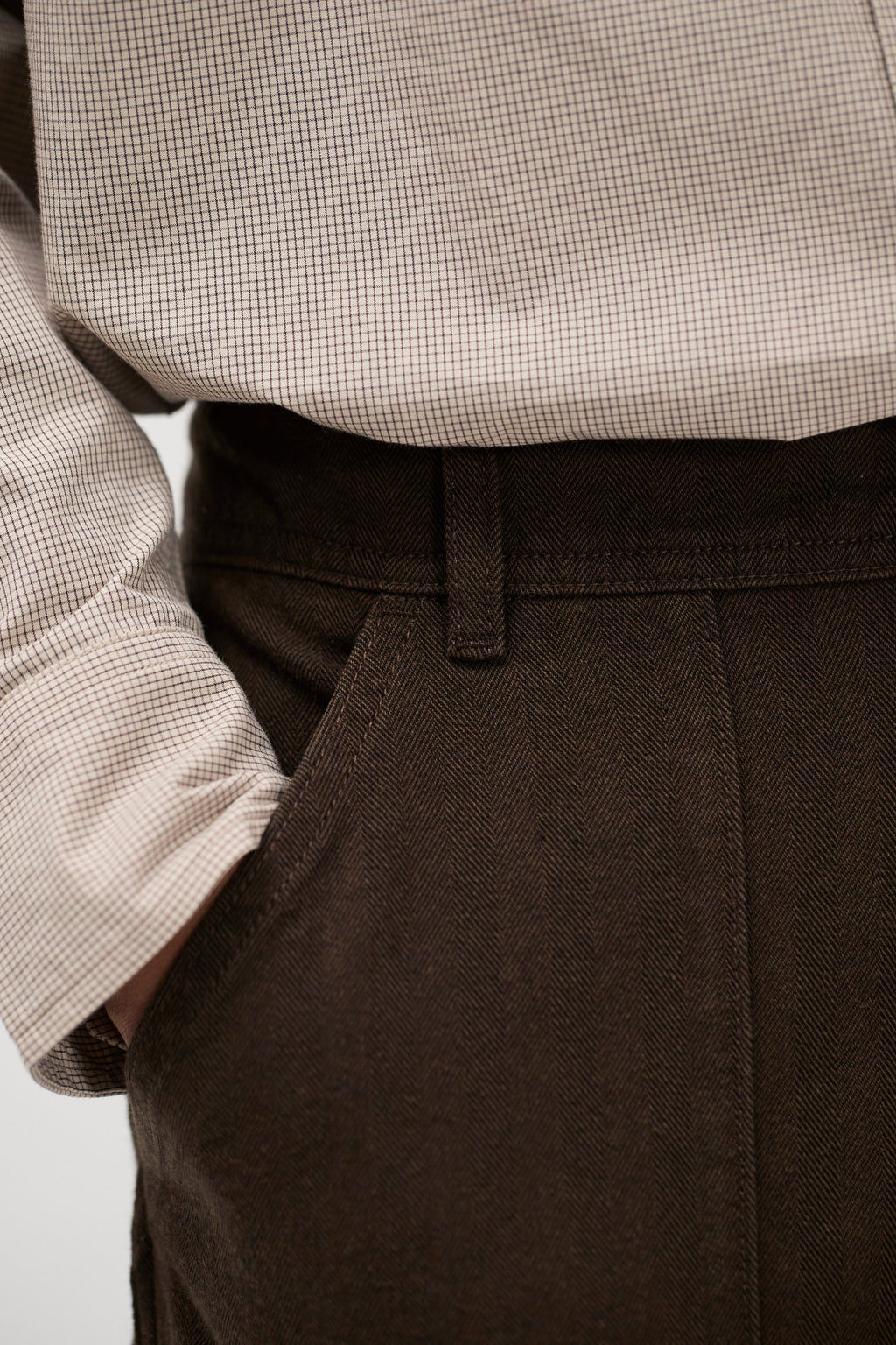 Pantalon en chevron de coton et laine décontracté – Doté de poches de style treillis à l'avant et à l'arrière, d'une braguette zippée et d'une fermeture boutonnée – Doté de poches de style treillis…