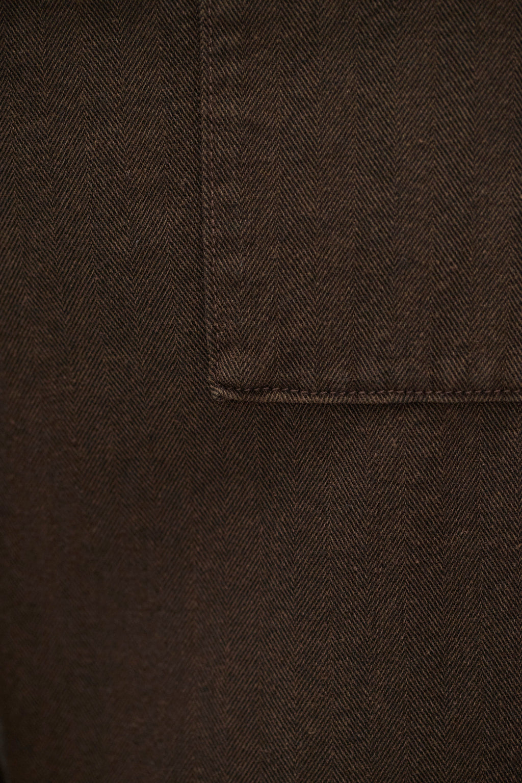Pantalon en chevron de coton et laine décontracté – Doté de poches de style treillis à l'avant et à l'arrière, d'une braguette zippée et d'une fermeture boutonnée – Doté de poches de style treillis…