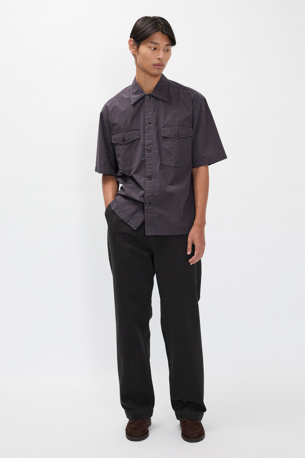 Pantalon en sergé épais - Un pantalon ajusté avec une ceinture intégrée, une jambe ample et une taille plus haute - Finition avec une braguette zippée, une fermeture boutonnée, une poche ticket...