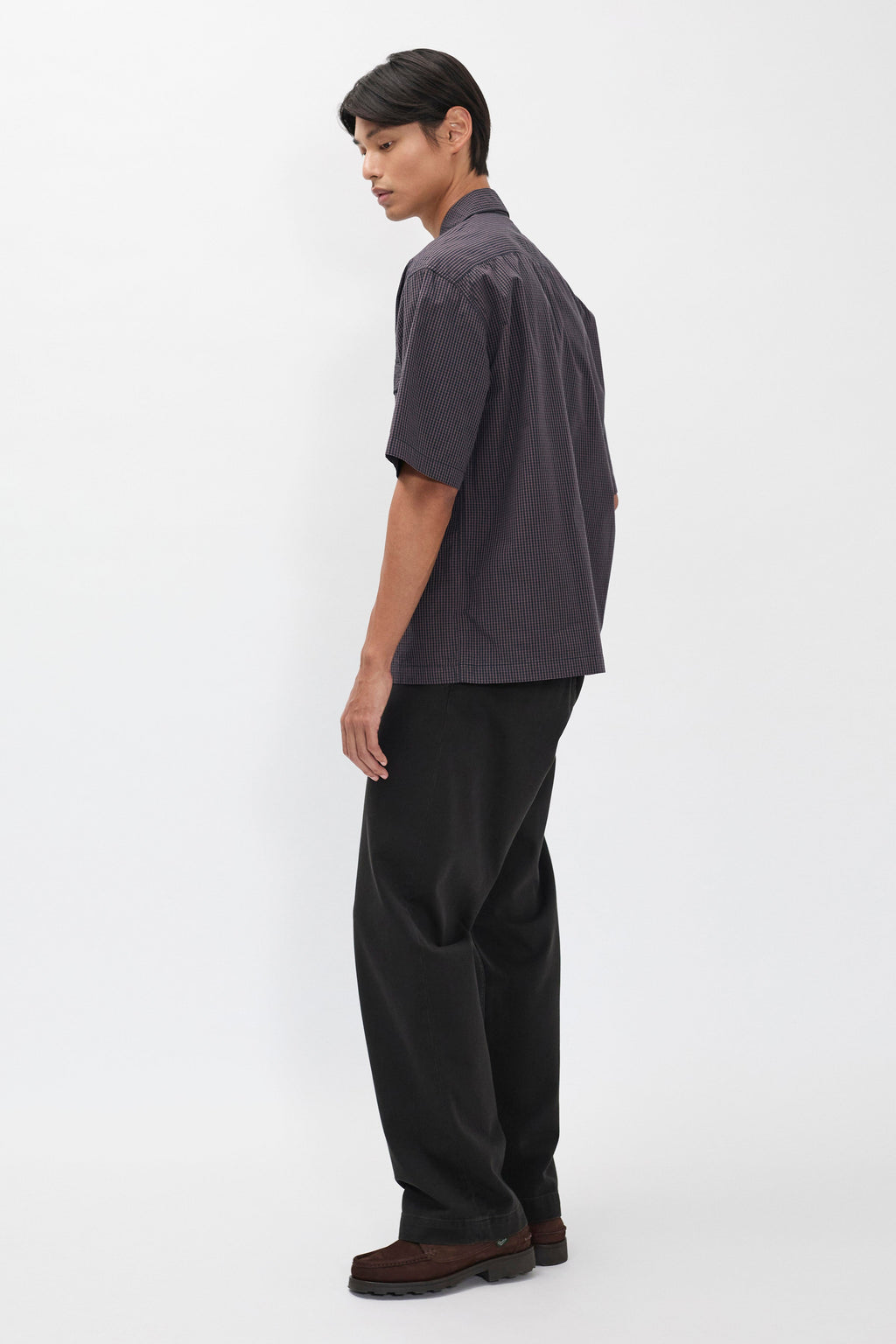 Pantalon en sergé épais - Un pantalon ajusté avec une ceinture intégrée, une jambe ample et une taille plus haute - Finition avec une braguette zippée, une fermeture boutonnée, une poche ticket...