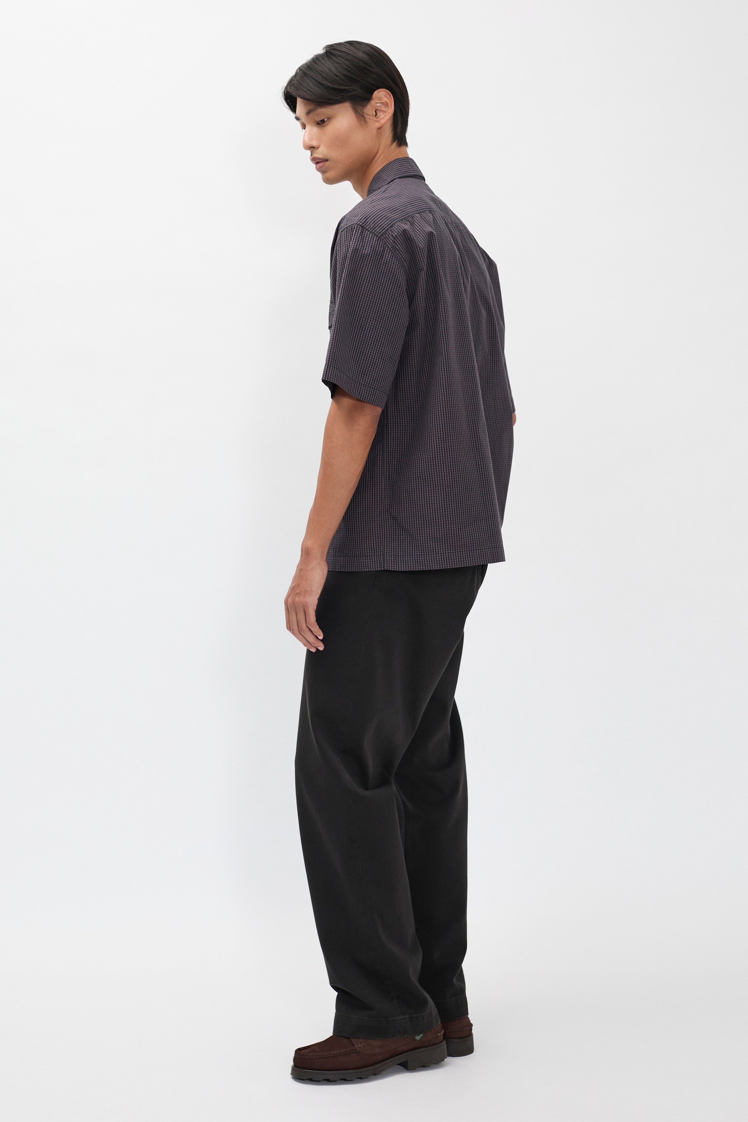 Pantalon en sergé épais - Un pantalon ajusté avec une ceinture intégrée, une jambe ample et une taille plus haute - Finition avec une braguette zippée, une fermeture boutonnée, une poche ticket...