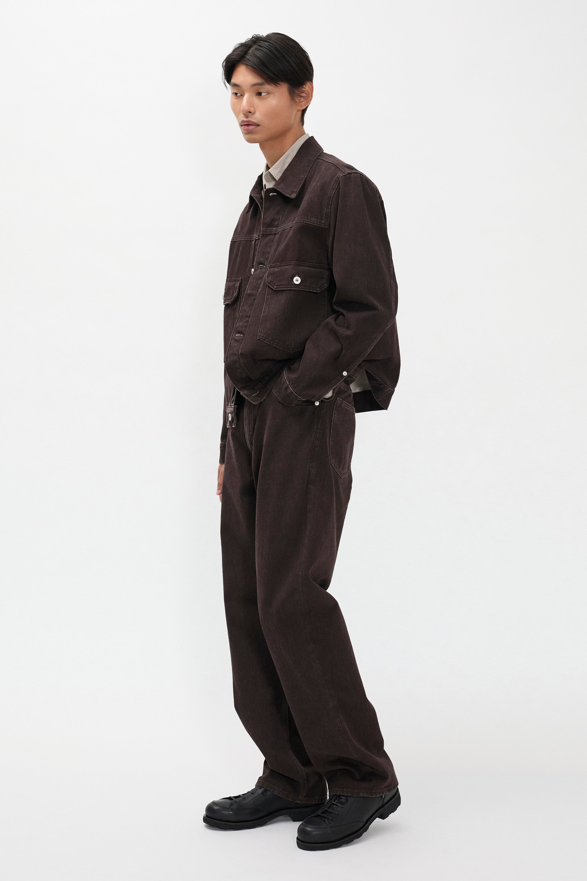 Twill teint résistant décontracté 5 poches – Pantalon décontracté cinq poches en twill teint résistant – La teinture est appliquée uniquement sur le devant du tissu et la lumière…