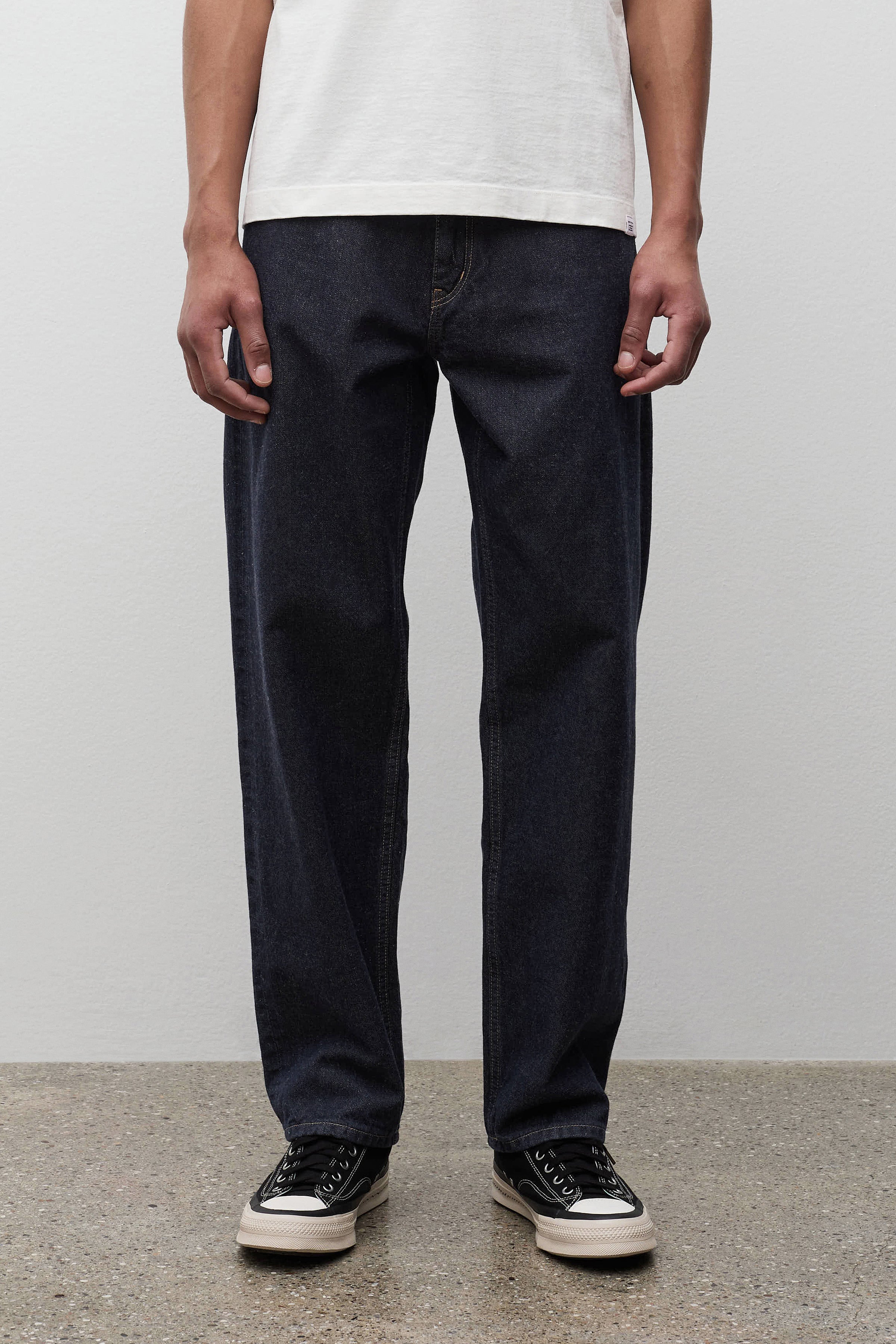 Vesterskov Broken Twill Denim – Inspiré des vêtements de travail américains des années 1950, ce pantalon à 5 poches est confectionné en denim selvedge broken-twill de coton et de lin…