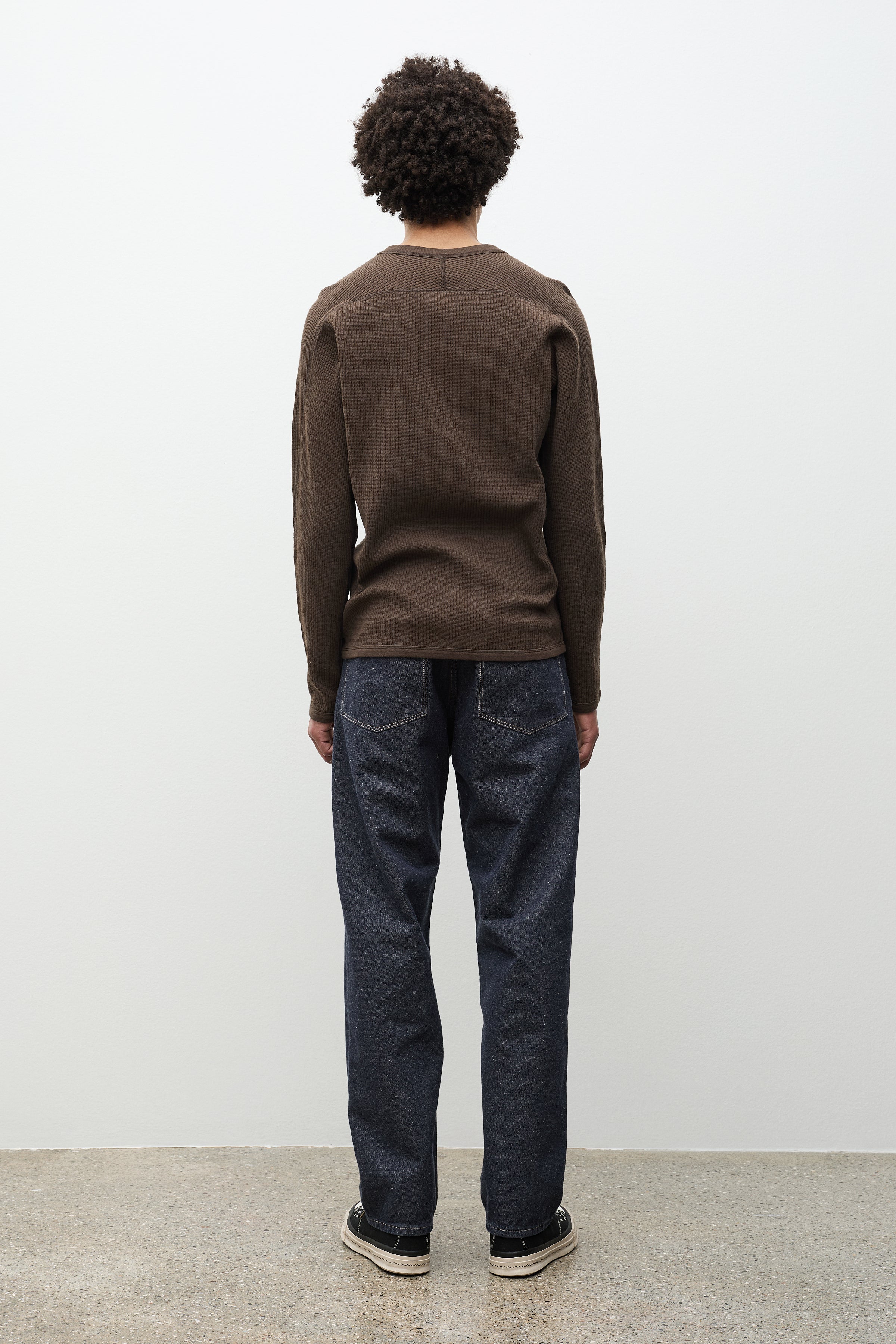 Vesterskov Broken Twill Denim – Inspiré des vêtements de travail américains des années 1950, ce pantalon à 5 poches est confectionné en denim selvedge broken-twill de coton et de lin…
