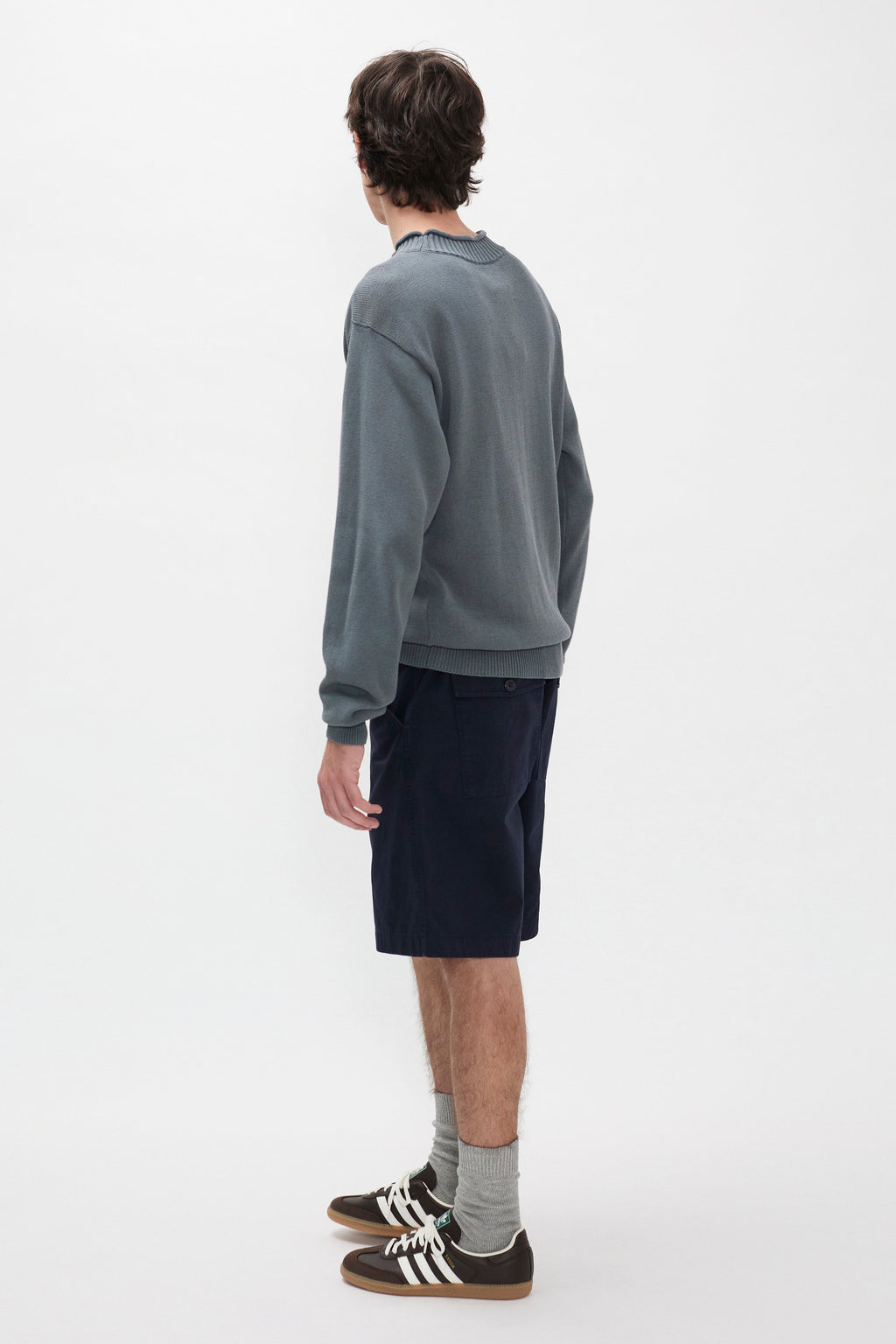 Short décontracté en twill de coton - Un short coupe décontractée à taille élastiquée, avec une jambe large, confectionné en twill léger et teint en pièce pour une couleur riche…