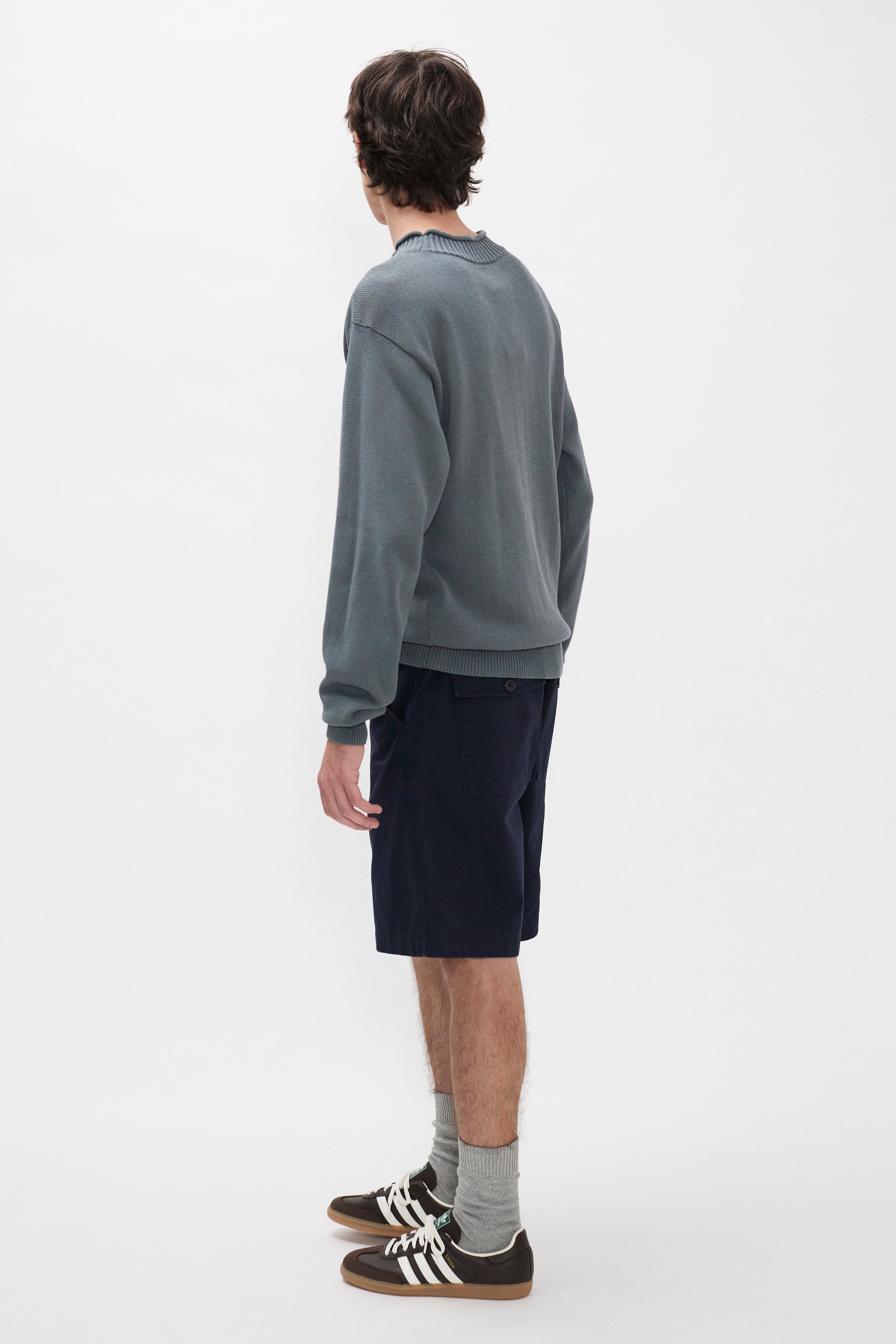 Short décontracté en twill de coton - Un short coupe décontractée à taille élastiquée, avec une jambe large, confectionné en twill léger et teint en pièce pour une couleur riche…
