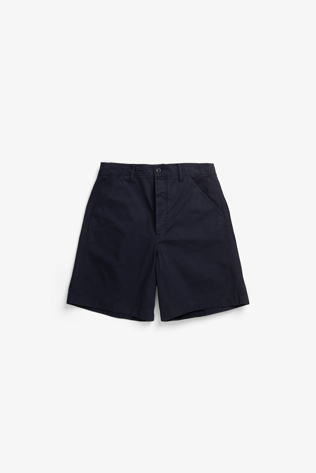 Short décontracté en twill de coton - Un short coupe décontractée à taille élastiquée, avec une jambe large, confectionné en twill léger et teint en pièce pour une couleur riche…