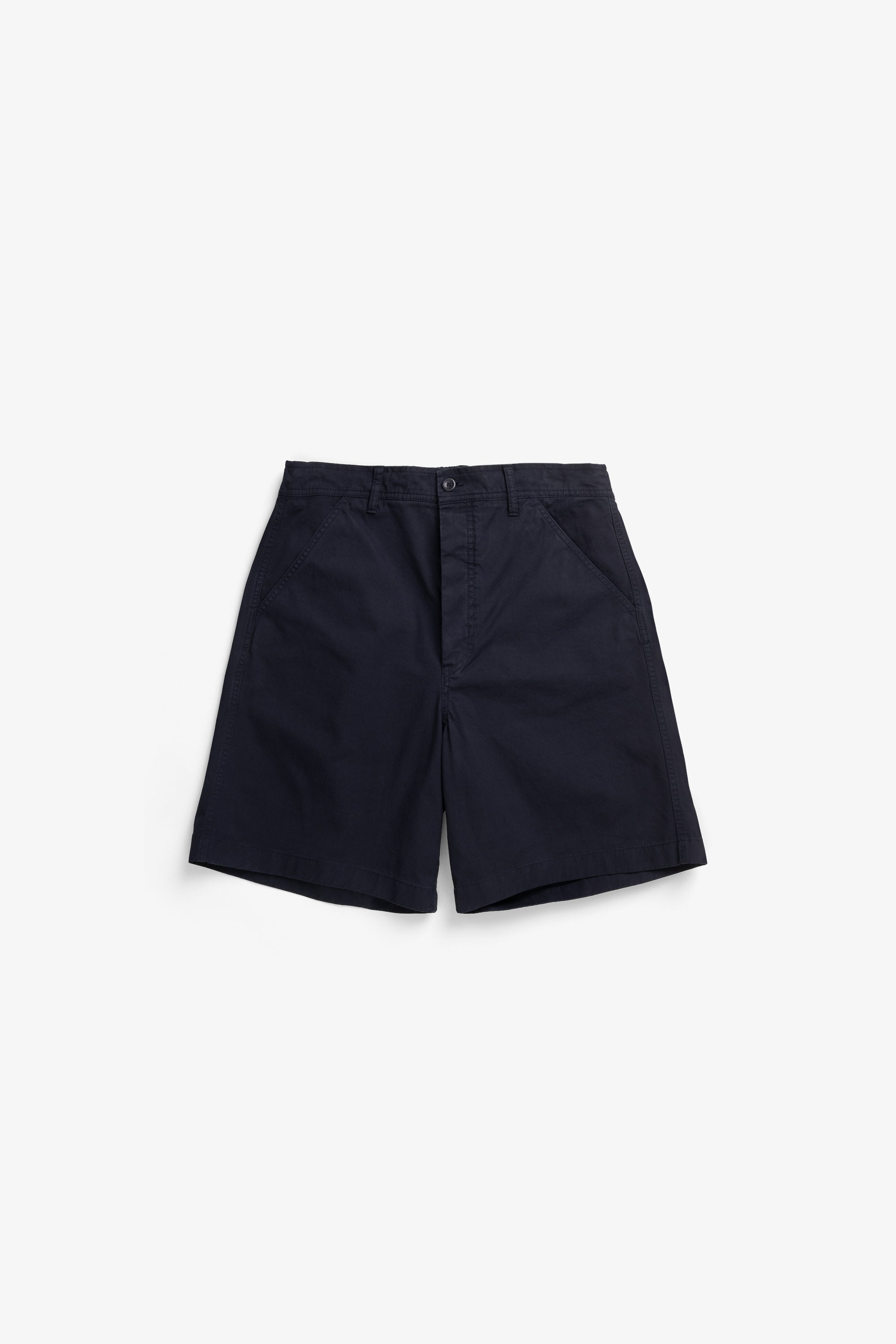 Short décontracté en twill de coton - Un short coupe décontractée à taille élastiquée, avec une jambe large, confectionné en twill léger et teint en pièce pour une couleur riche…