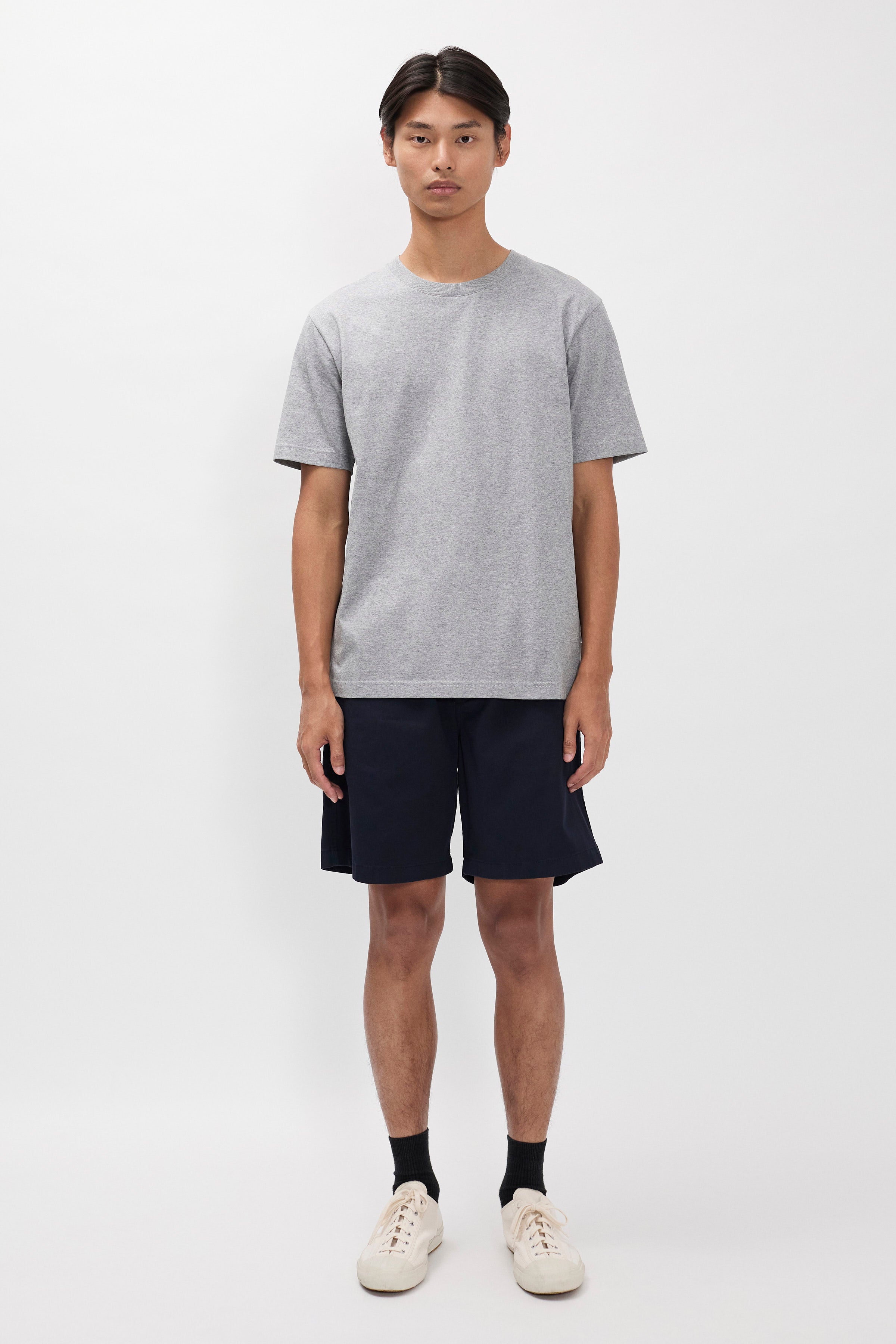 Short en twill stretch de coton biologique - Un short coupe décontractée, à jambe ample, confectionné en twill de coton biologique stretch - Un short coupe décontractée…