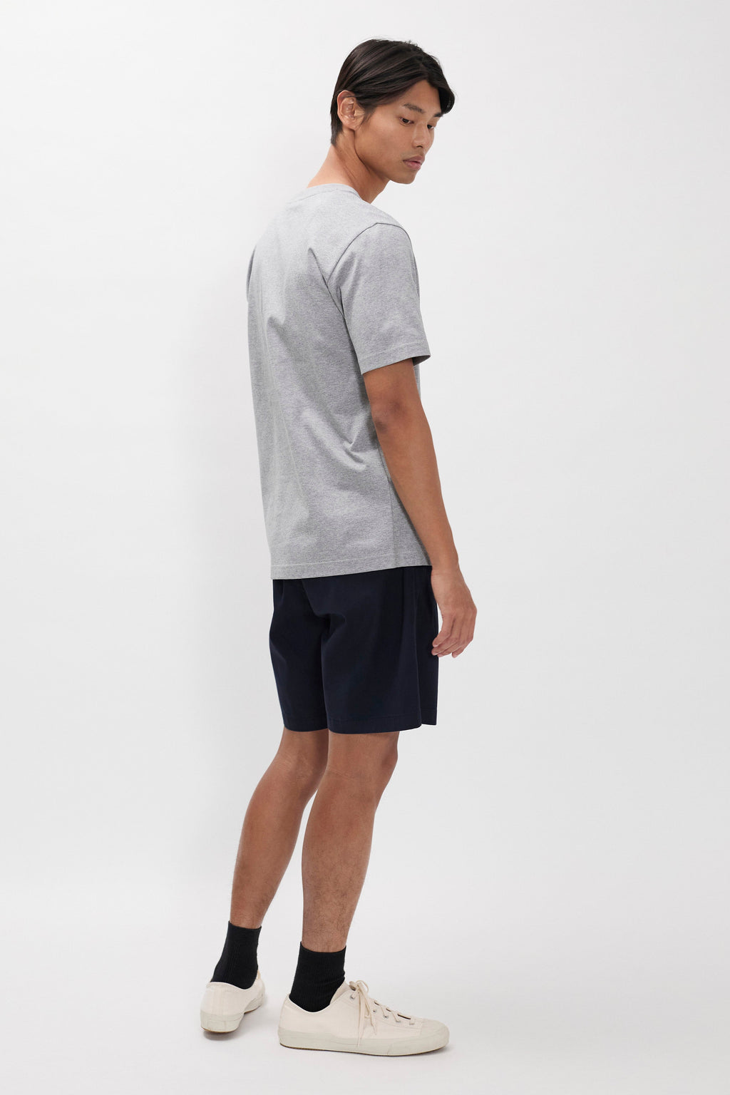 Short en twill stretch de coton biologique - Un short coupe décontractée, à jambe ample, confectionné en twill de coton biologique stretch - Un short coupe décontractée…