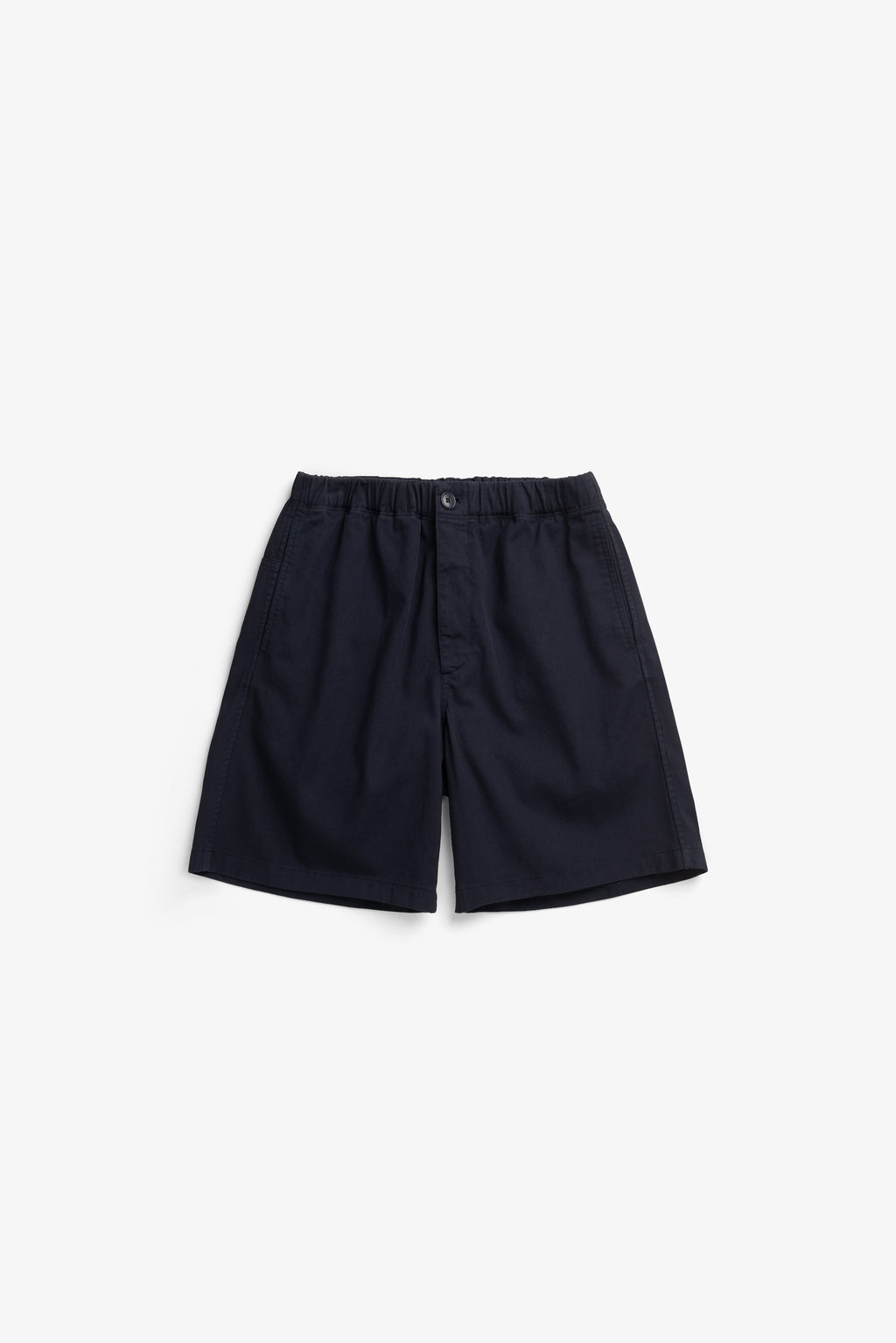 Short en twill stretch de coton biologique - Un short coupe décontractée, à jambe ample, confectionné en twill de coton biologique stretch - Un short coupe décontractée…
