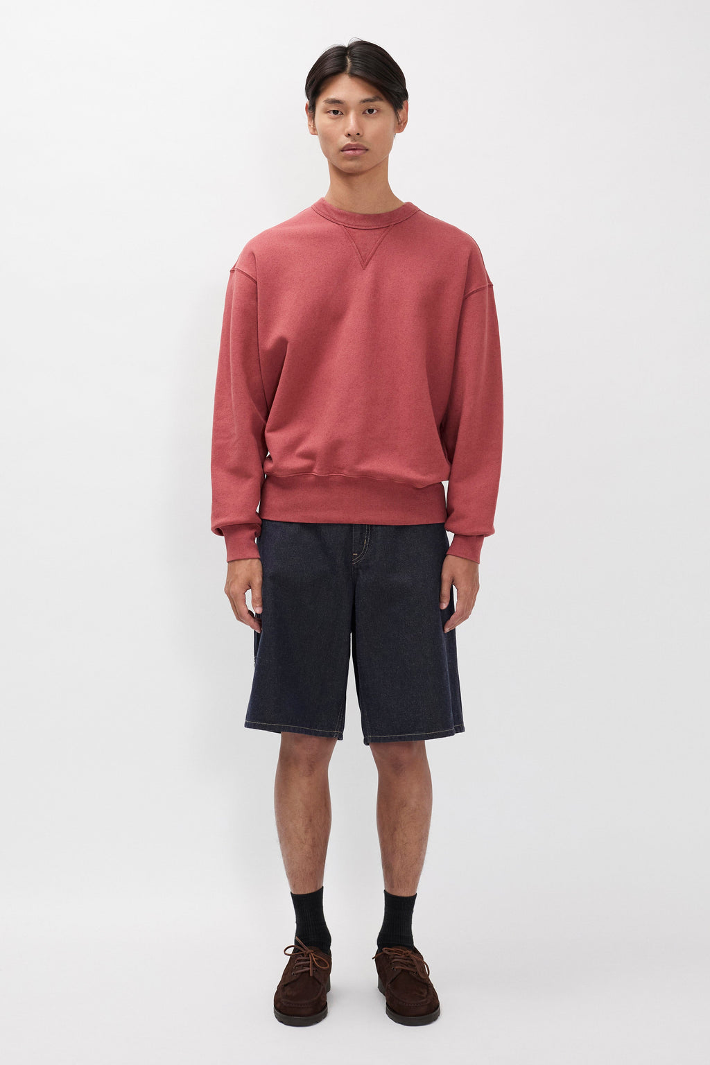 Short en jean en lin de coton - Notre approche contemporaine rehausse la silhouette classique avec des détails de conception fonctionnels modernes, offrant une durabilité raffinée…