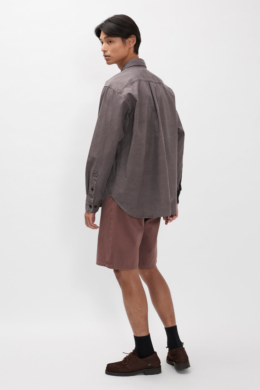 Short en sergé lourd décontracté à 5 poches - Short décontracté à cinq poches en sergé épais 3x1 teint après confection - Coupe avec une taille plus haute et une jambe plus large, ce…