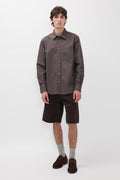 Short décontracté en twill 5 poches teint en réserve - Short décontracté à cinq poches en tissu twill teint en réserve - La teinture n'est appliquée que sur le devant du t…