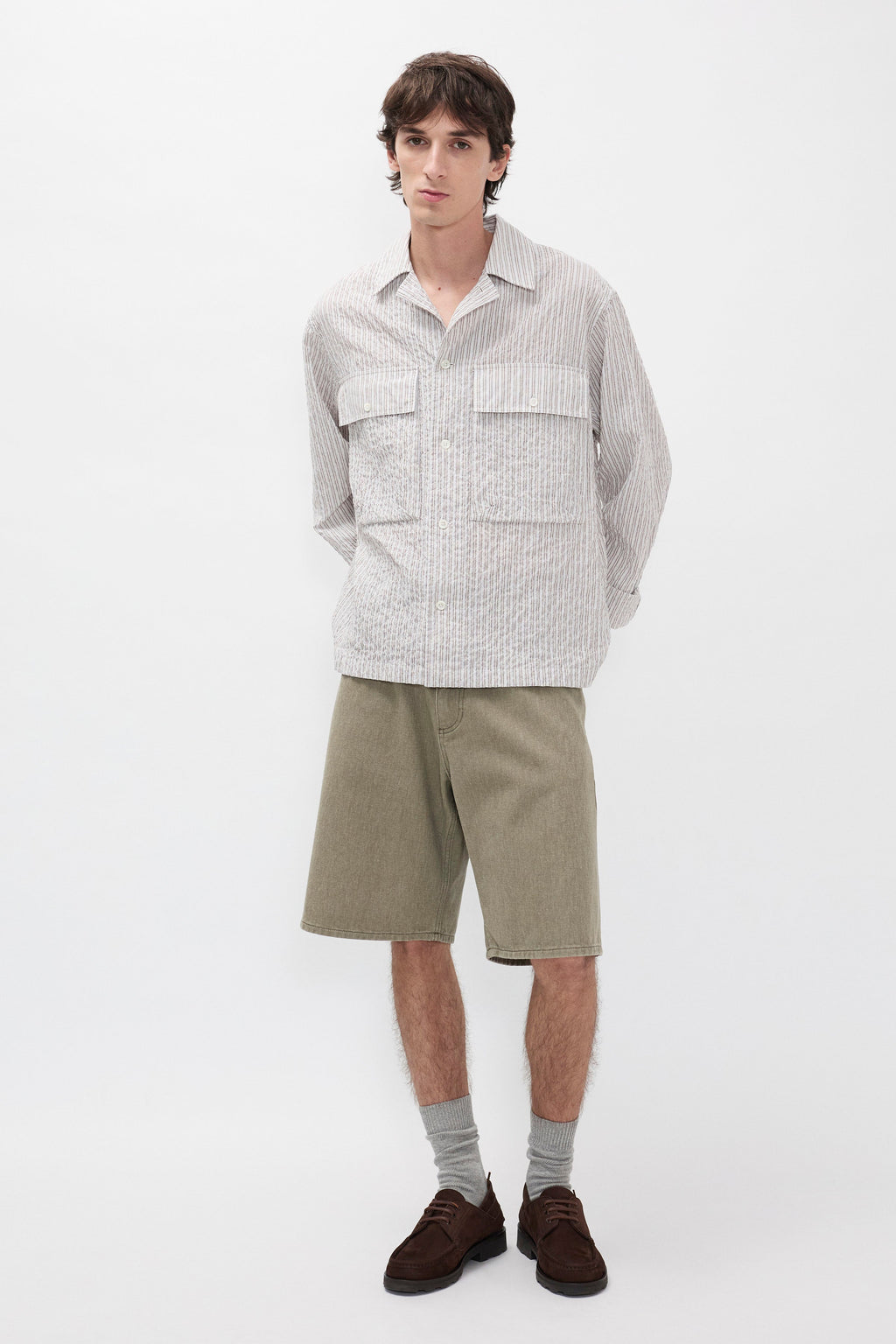 Short en twill teint en réserve, coupe décontractée, 5 poches - Short cinq poches décontracté en tissu twill teint en réserve - Short cinq poches décontracté en tissu teint en réserve