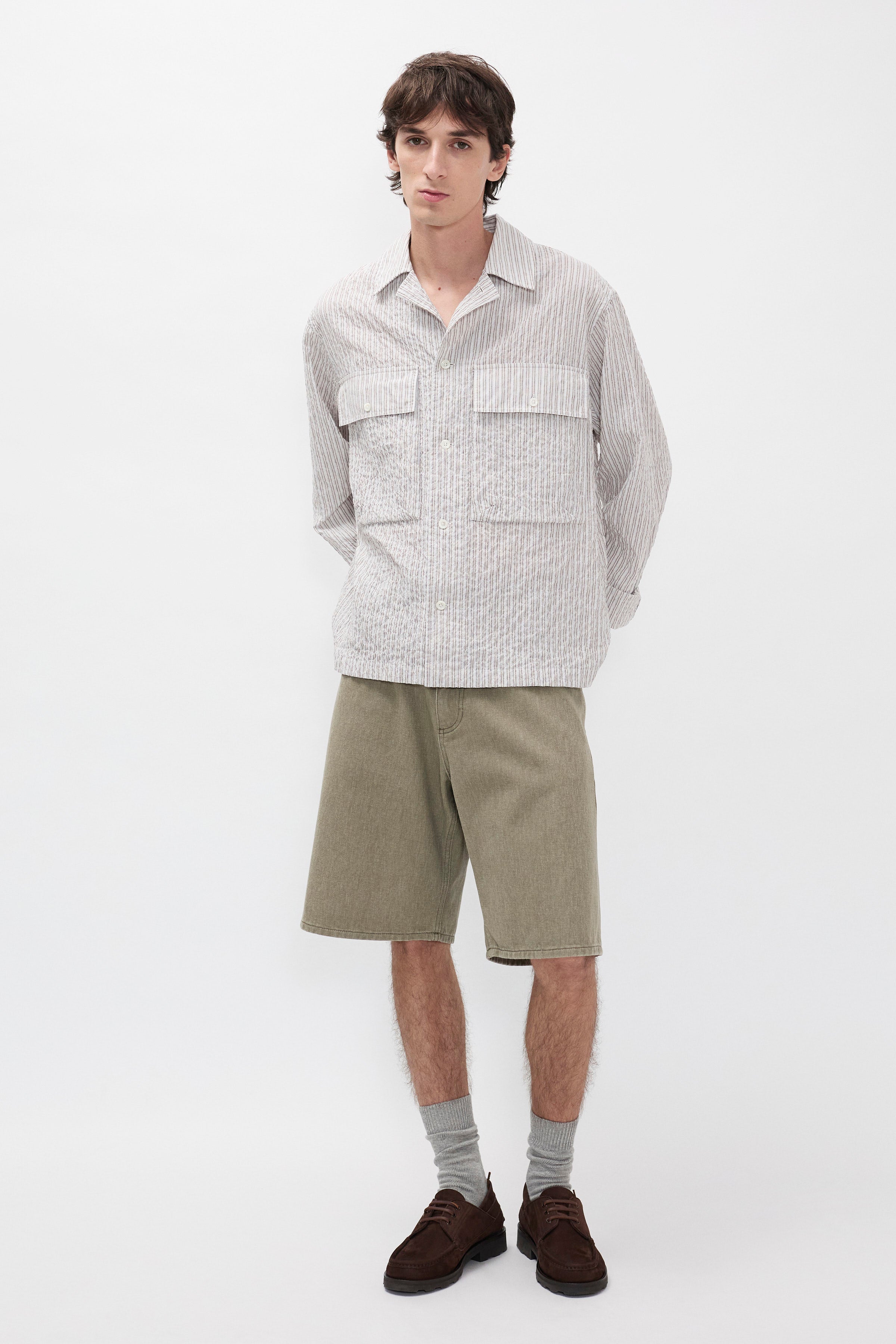 Short en twill teint en réserve, coupe décontractée, 5 poches - Short cinq poches décontracté en tissu twill teint en réserve - Short cinq poches décontracté en tissu teint en réserve