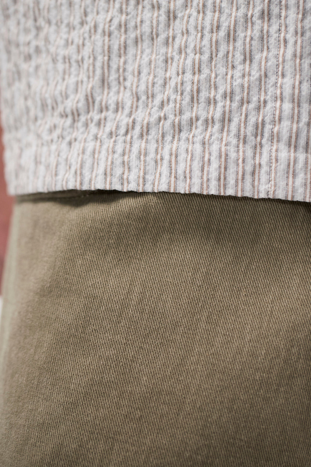 Short en twill teint en réserve, coupe décontractée, 5 poches - Short cinq poches décontracté en tissu twill teint en réserve - Short cinq poches décontracté en tissu teint en réserve