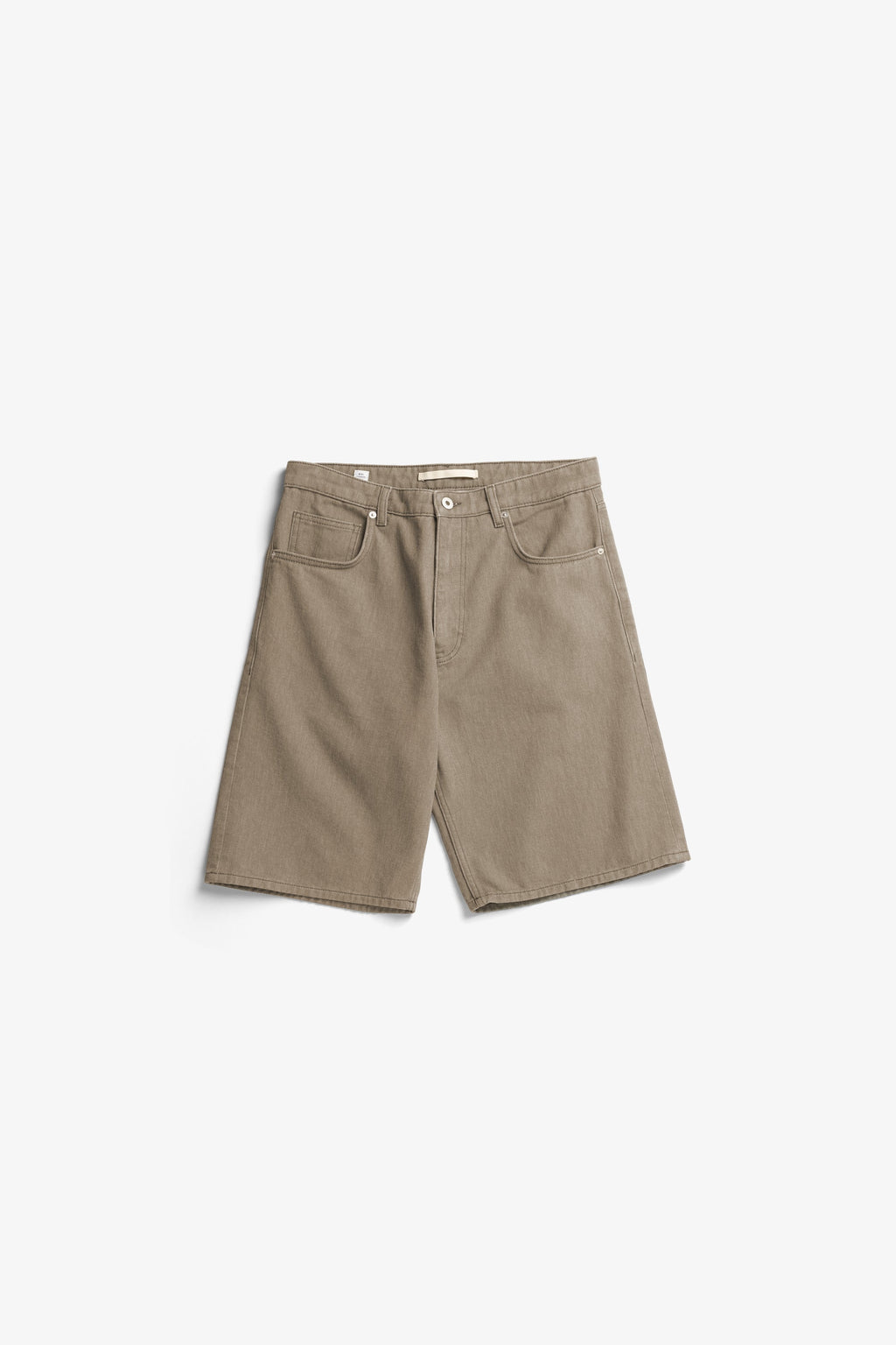 Short en twill teint à la réserve, coupe décontractée 5 poches – Short décontracté cinq poches, confectionné dans un tissu en twill teint à la réserve – Coupe avec une taille plus haute et une jambe plus large, ce…