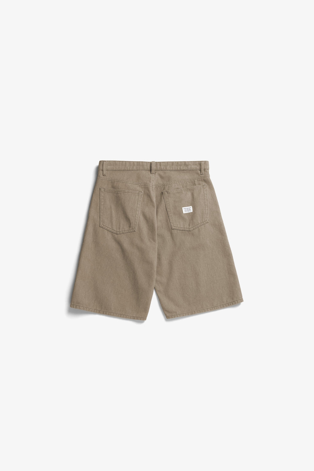 Short en twill teint à la réserve, coupe décontractée 5 poches – Short décontracté cinq poches, confectionné dans un tissu en twill teint à la réserve – Coupe avec une taille plus haute et une jambe plus large, ce…