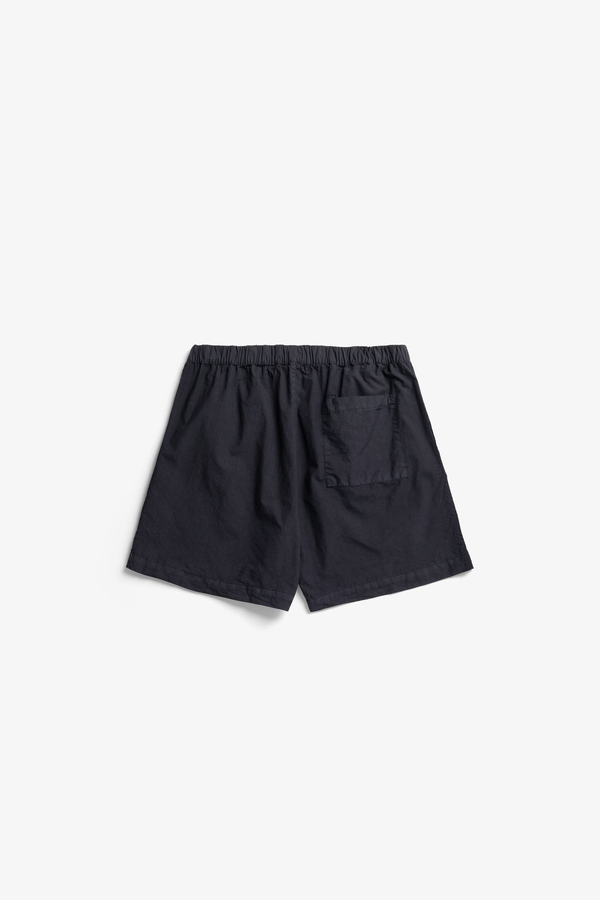 Short en coton Tencel – Ce modèle est teint en pièce et est doté de poches latérales, d'un cordon de serrage à la taille et de coutures minimales – Ce style…