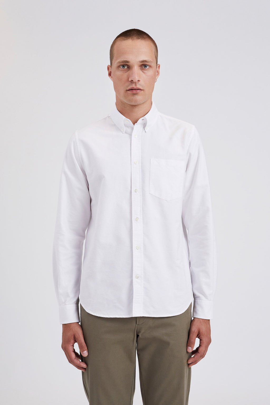 Chemise – Ce modèle est confectionné en coton biologique, lavé pour un tombé authentique et usé – Il est orné de boutons en nacre, d'une poitr…
