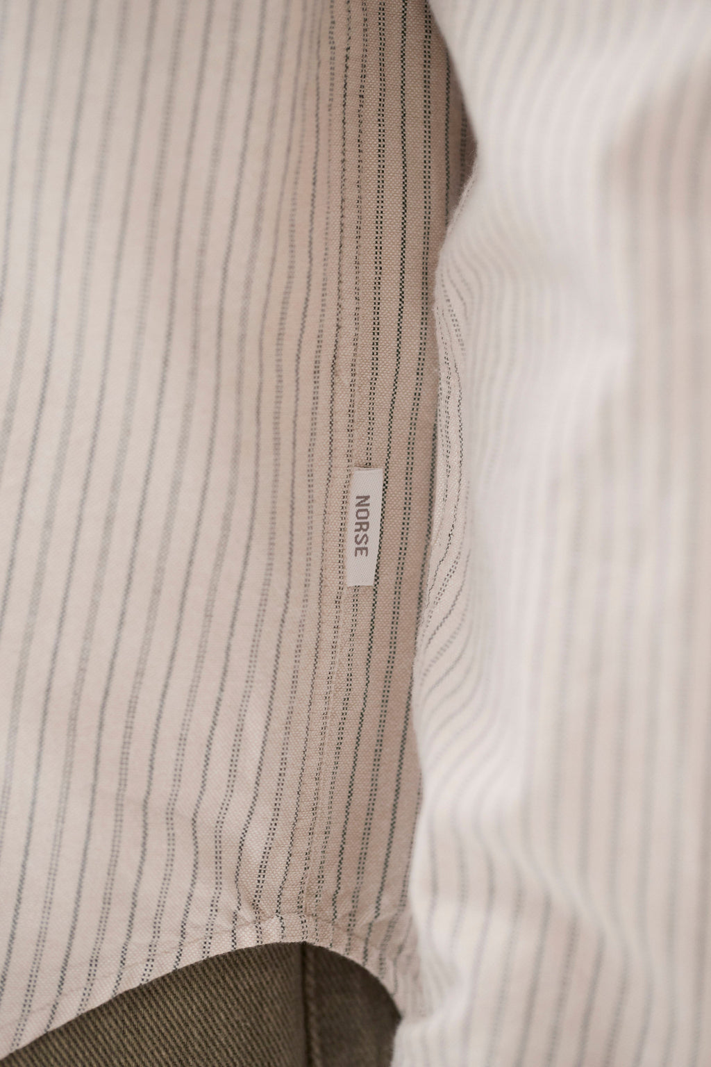 Chemise - Ce modèle est confectionné en tissu de coton biologique, lavé pour un toucher authentique et déjà porté - Ce modèle est confectionné en tissu de coton biologique, lavé… #3