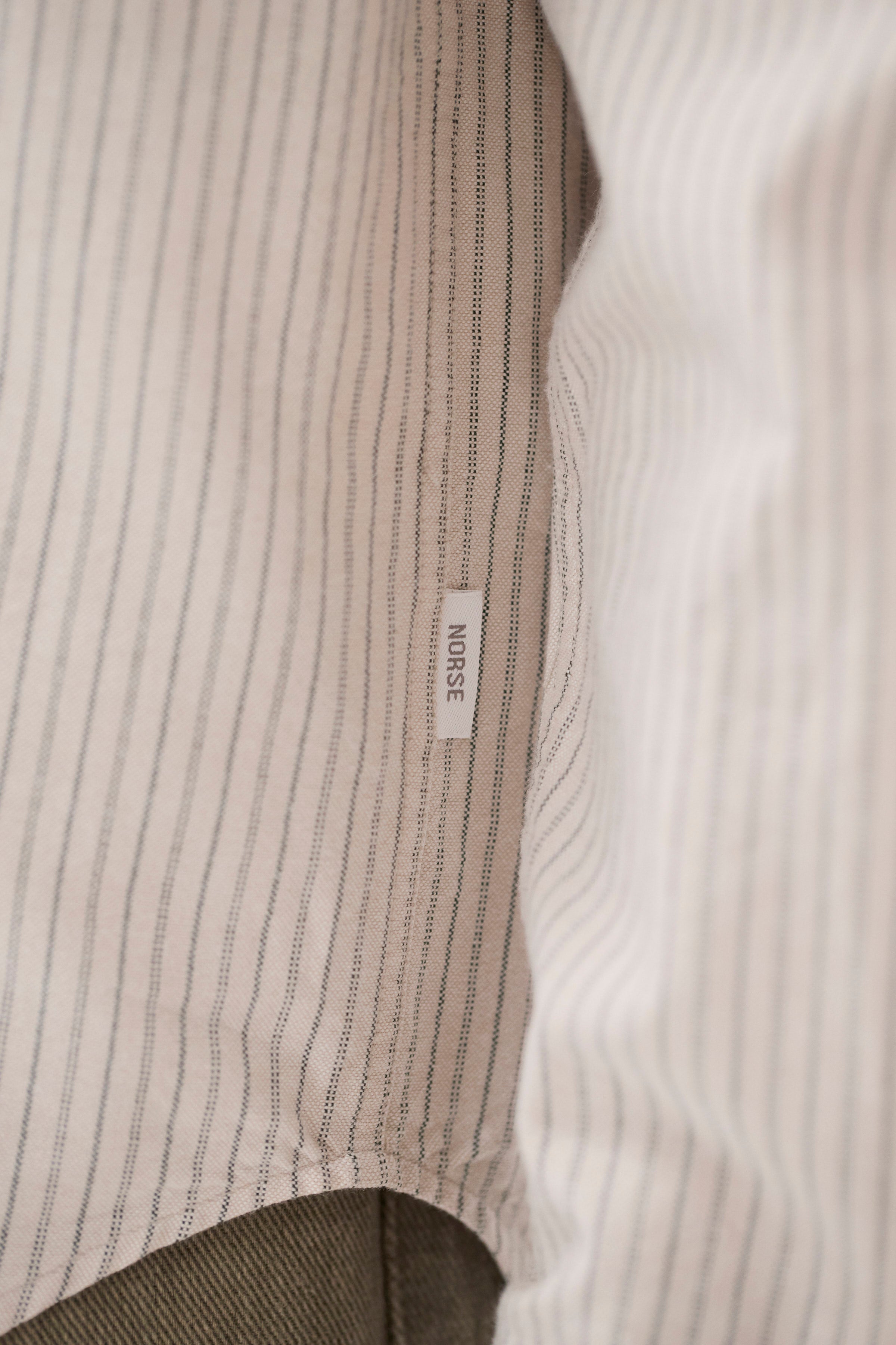 Chemise - Ce modèle est confectionné en tissu de coton biologique, lavé pour un toucher authentique et déjà porté - Ce modèle est confectionné en tissu de coton biologique, lavé… #3