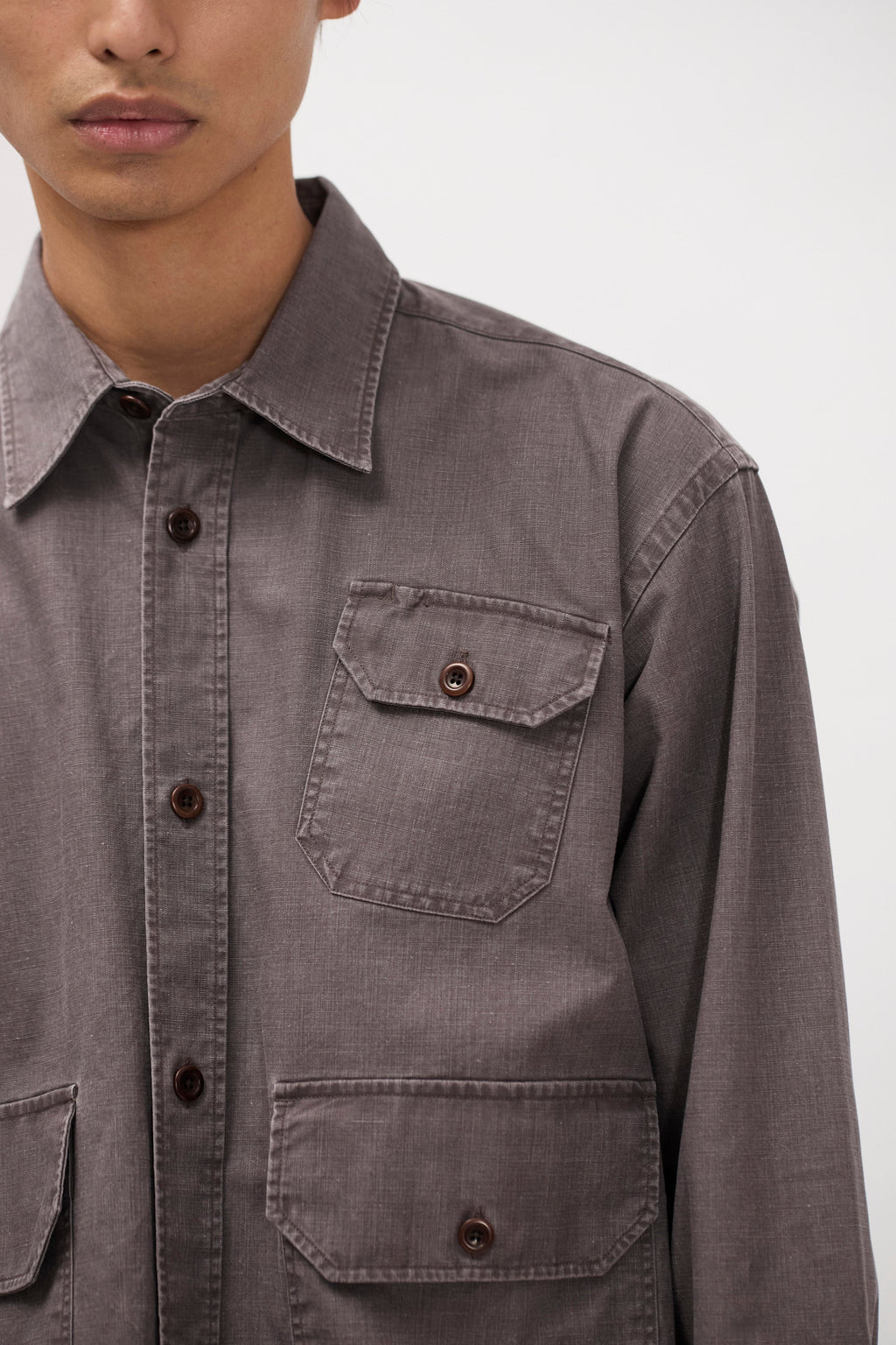 Chemise - Une chemise de coupe classique, confectionnée dans un tissu double italien qui lui confère un aspect riche et texturé - Une chemise de coupe classique, confectio…
