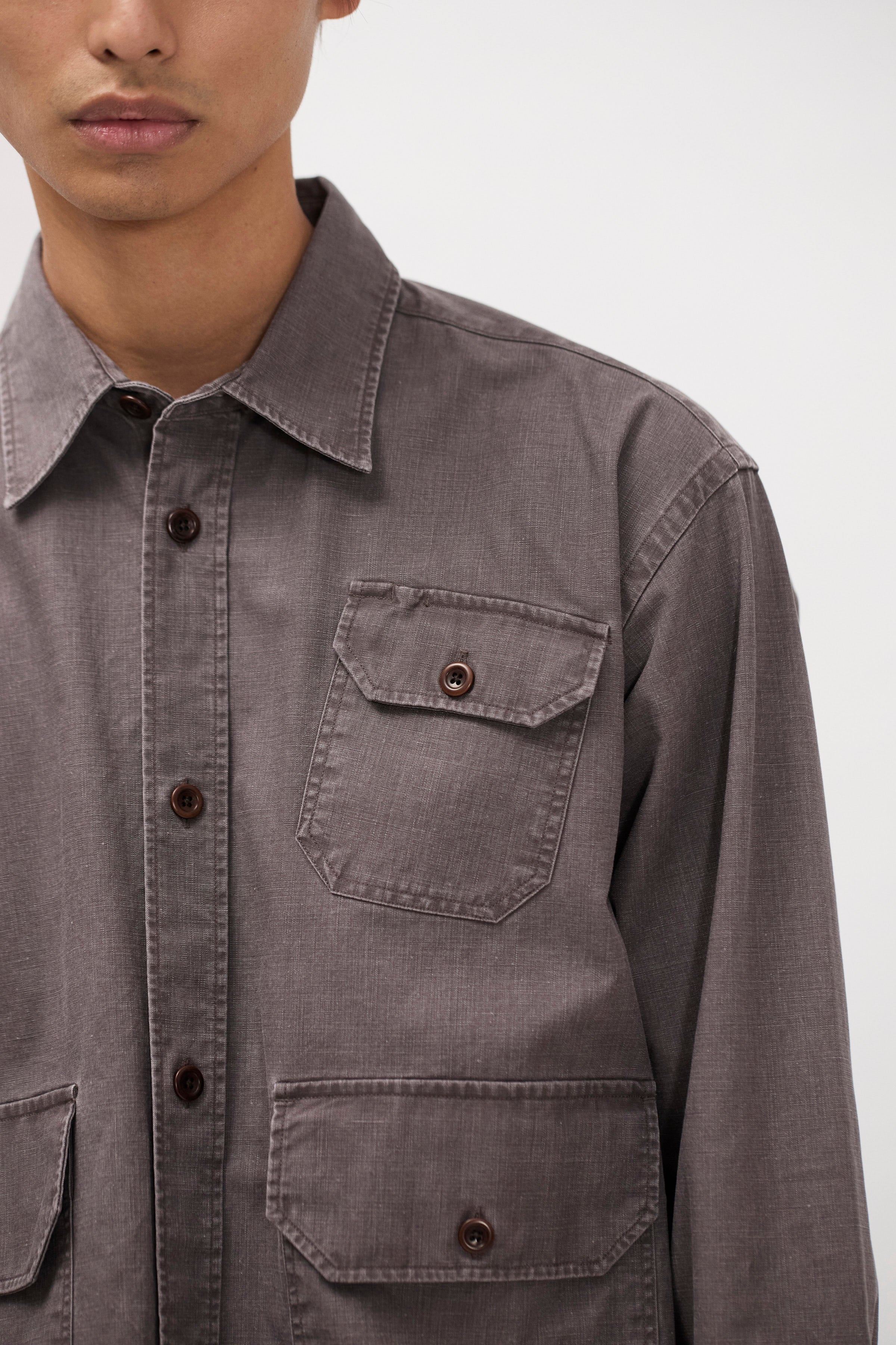 Chemise - Une chemise de coupe classique, confectionnée dans un tissu double italien qui lui confère un aspect riche et texturé - Une chemise de coupe classique, confectio…