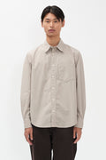 Chemise - Une chemise à la coupe classique en coton léger , lavée pour un toucher doux et décontracté - Cette chemise est dotée d'un tissu teint en fil…