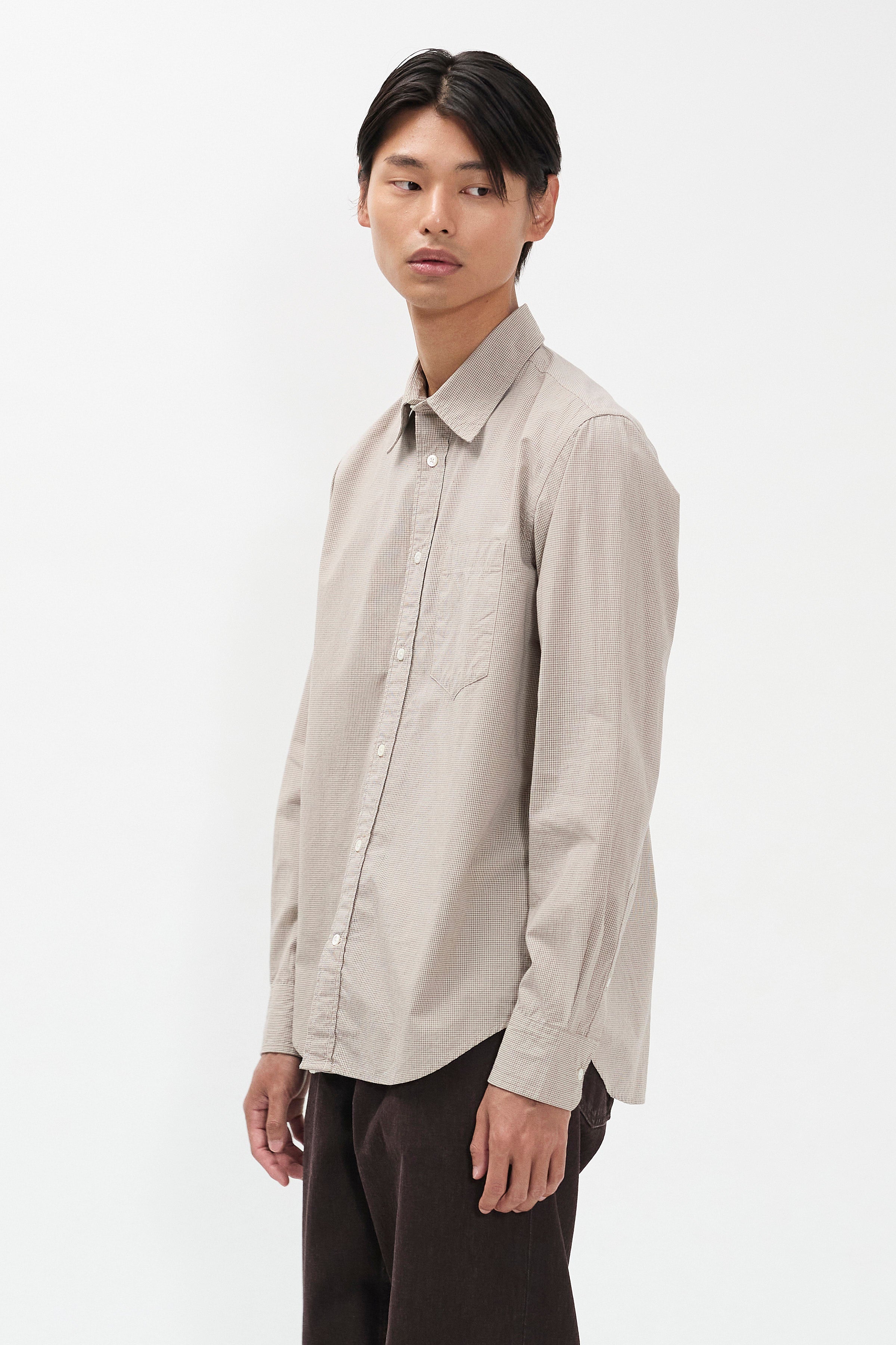 Chemise - Une chemise à la coupe classique en coton léger , lavée pour un toucher doux et décontracté - Cette chemise est dotée d'un tissu teint en fil…