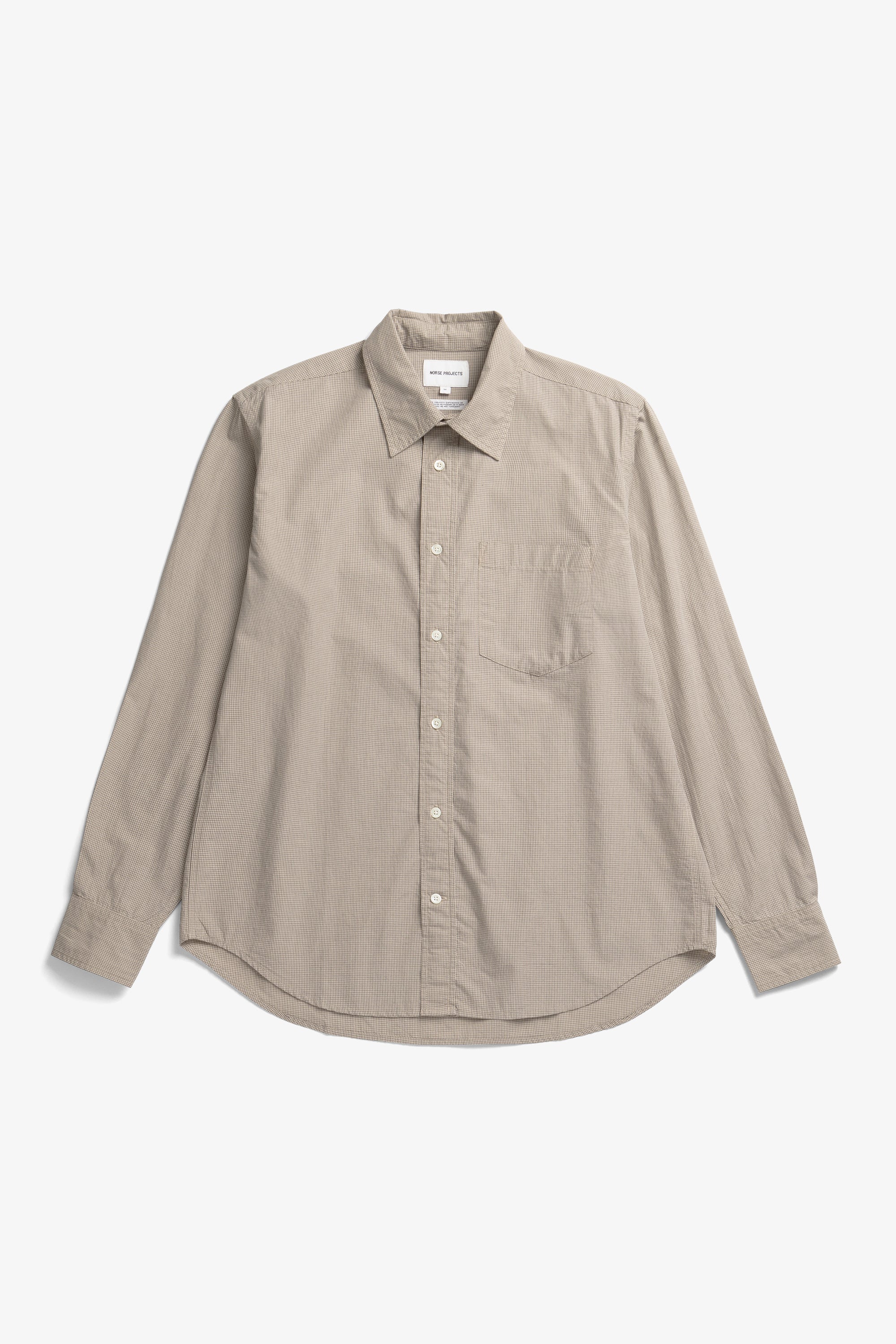 Chemise - Une chemise à la coupe classique en coton léger , lavée pour un toucher doux et décontracté - Cette chemise est dotée d'un tissu teint en fil…
