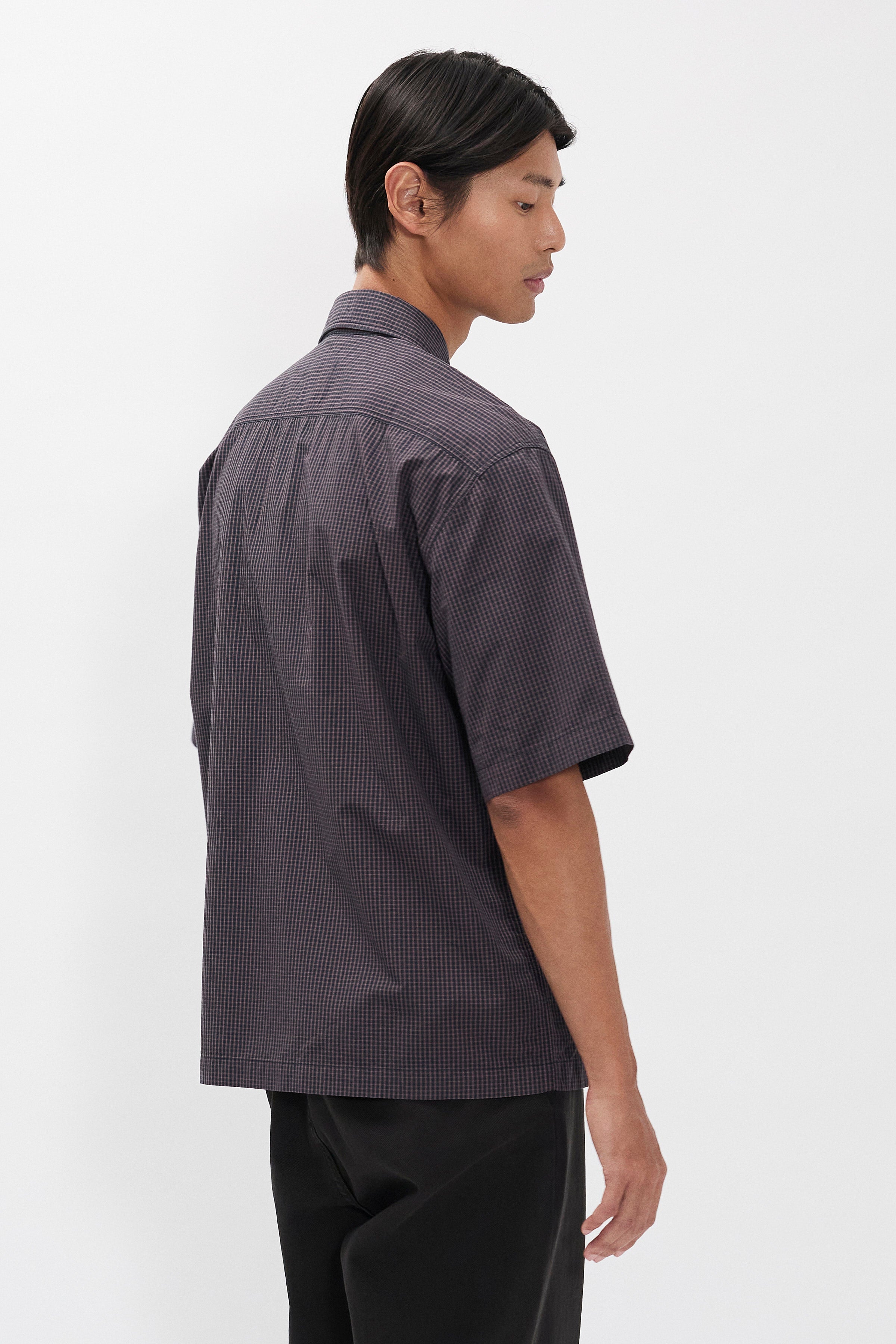 Chemise - Une chemise décontractée à manches courtes faisant légèrement référence à une chemise classique - Une chemise décontractée à manches courtes faisant légèrement référence à une chemise classique - Une chemise décontrac…