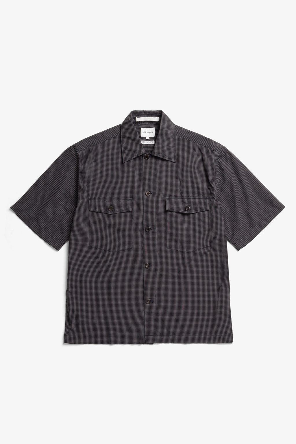 Chemise - Une chemise décontractée à manches courtes faisant légèrement référence à une chemise classique - Une chemise décontractée à manches courtes faisant légèrement référence à une chemise classique - Une chemise décontrac…