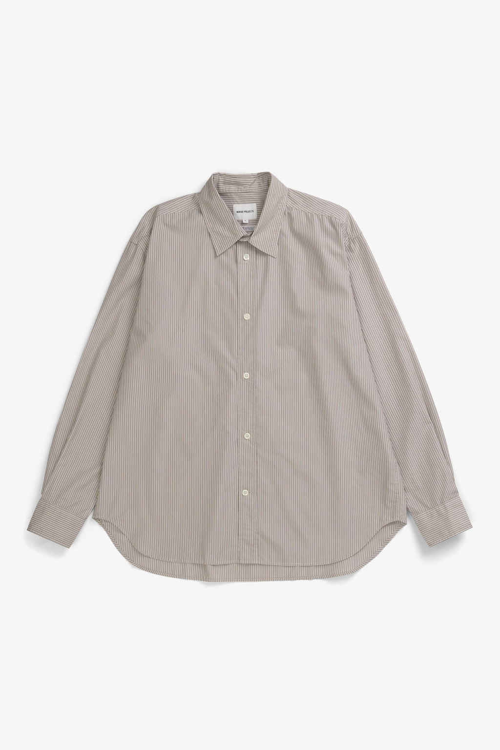 Chemise oversize en popeline de coton - Une chemise à la coupe oversize, avec un corps plus large coupée dans une popeline de coton mélangé rayée à haut compte de fils - Une coupe oversize…