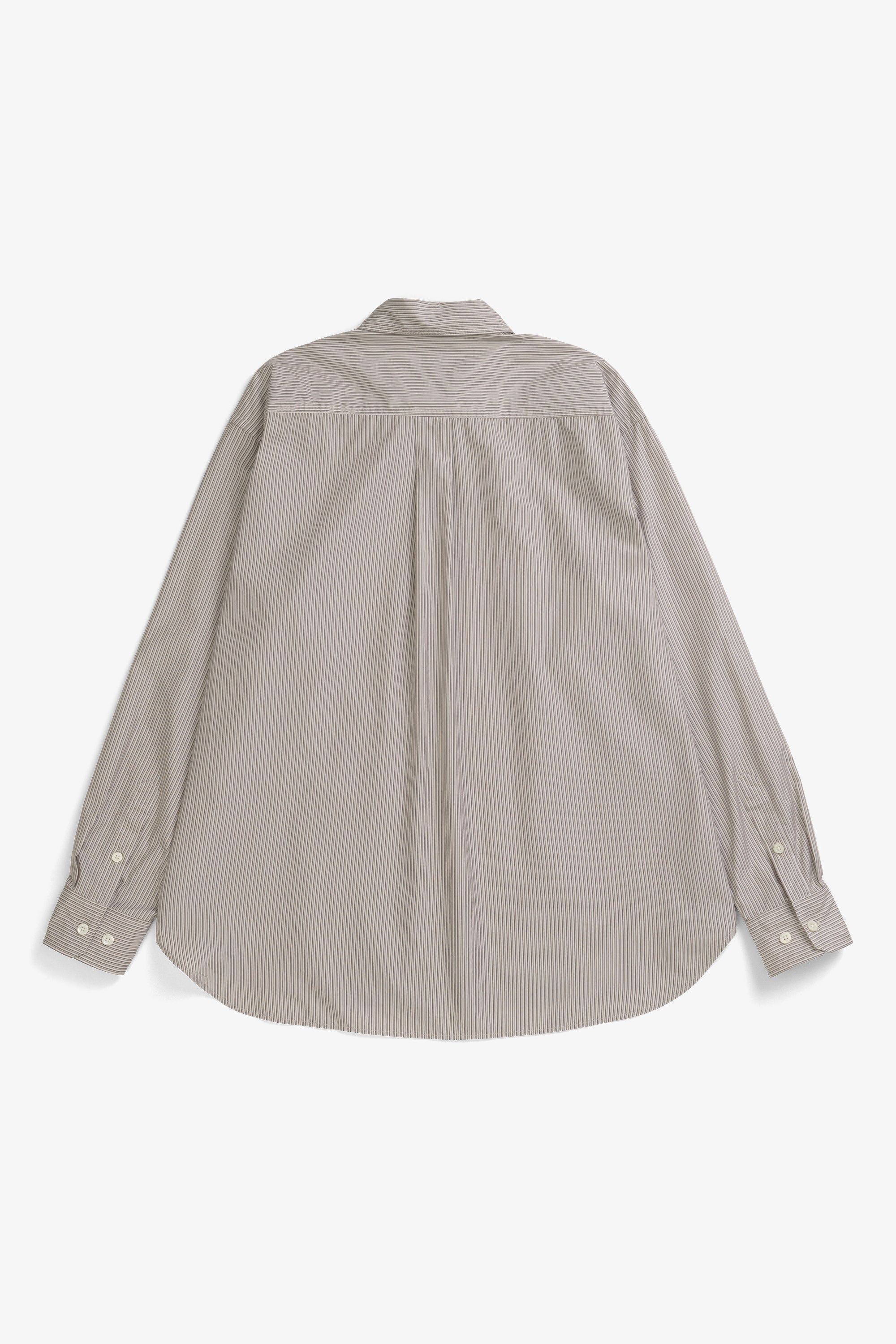 Chemise oversize en popeline de coton - Une chemise à la coupe oversize, avec un corps plus large coupée dans une popeline de coton mélangé rayée à haut compte de fils - Une coupe oversize…
