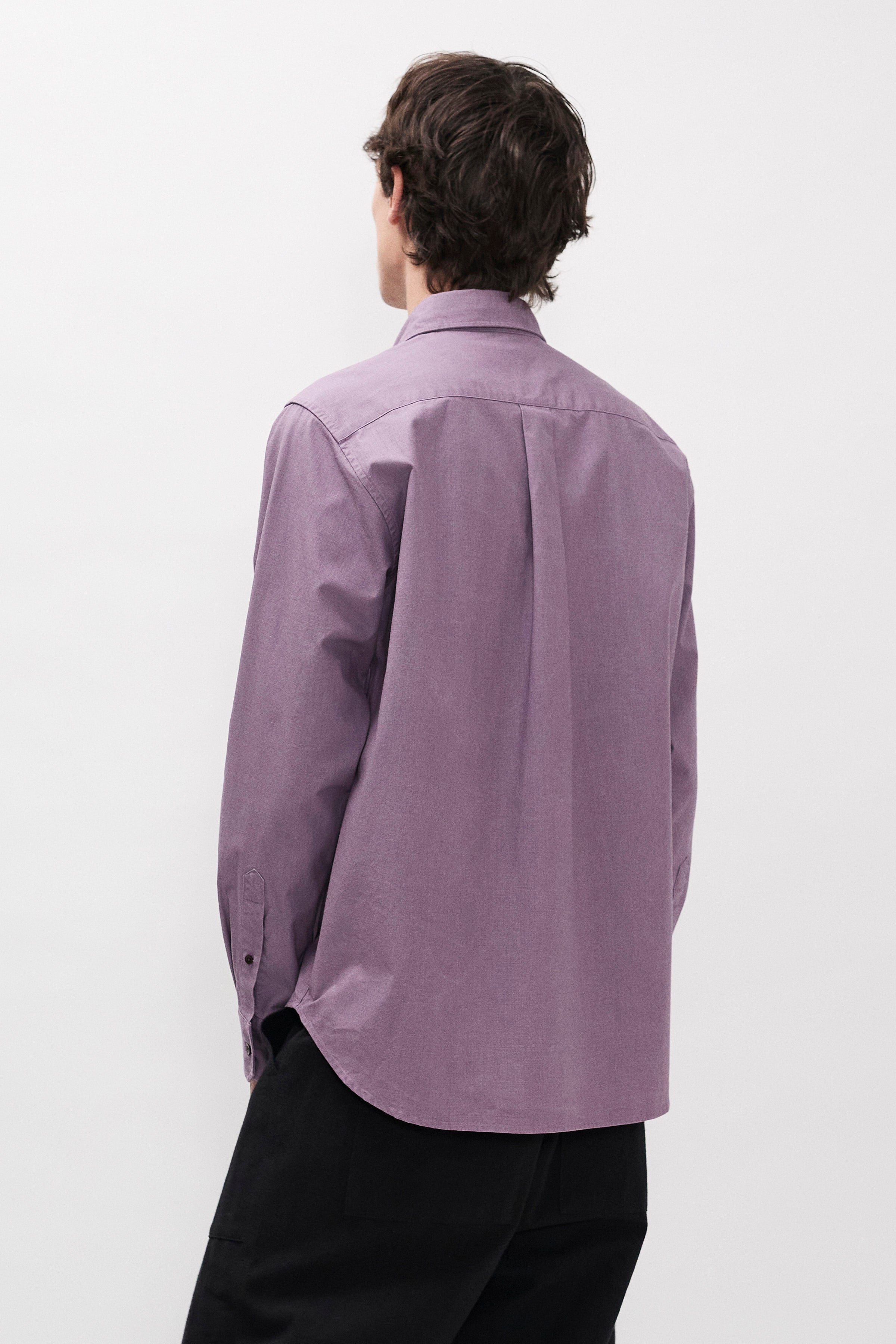 Chemise Relaxed En Coton Teint À Pigment Effet Délavé – Une chemise à la coupe classique confectionnée dans un tissu italien doublement teint à pigment qui crée une richesse et une textu…
