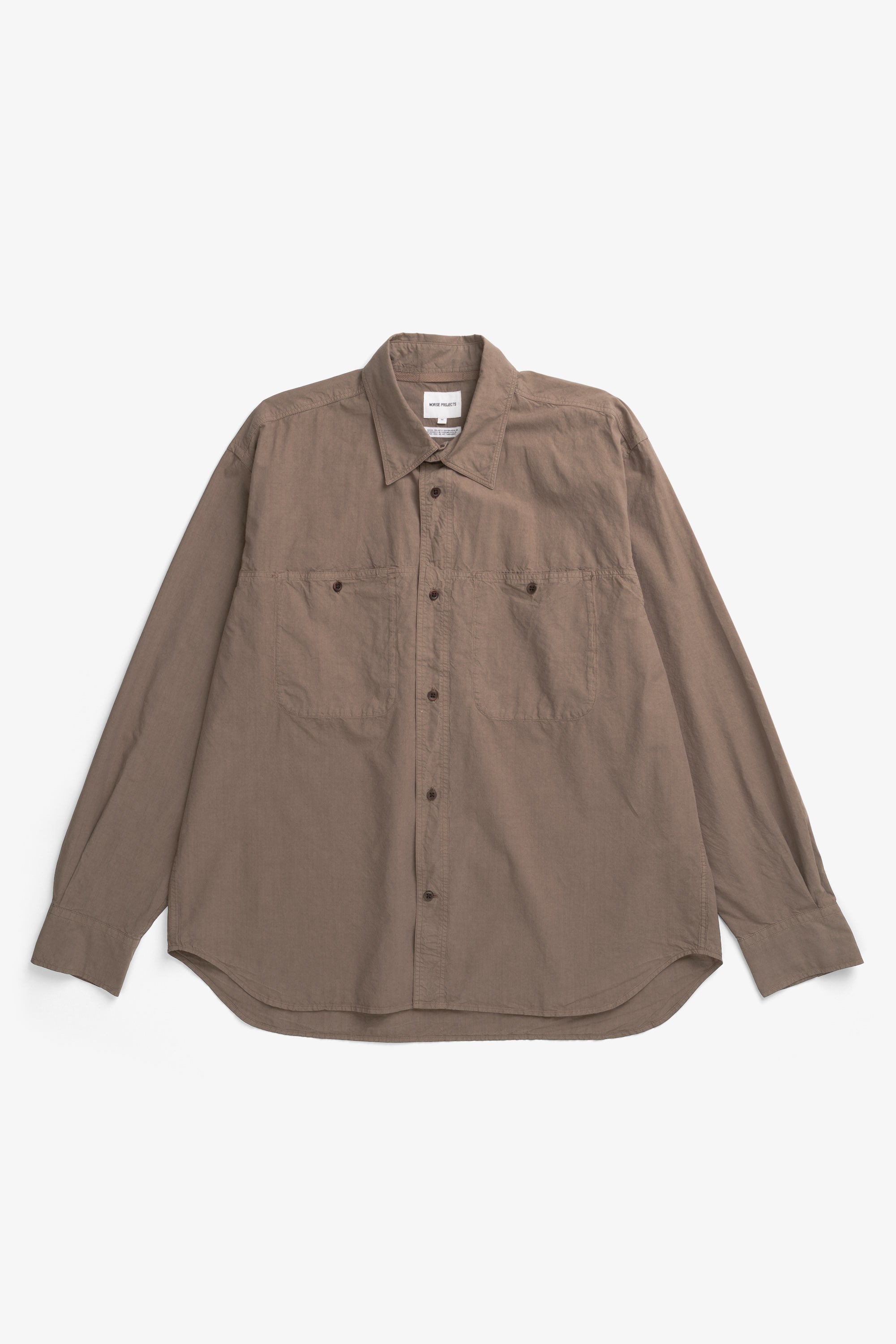 Chemise - Une chemise ample, avec un corps plus large et une longueur classique, coupée dans une popeline croustillante à base de  — Une chemise ample, avec un corps plus l…