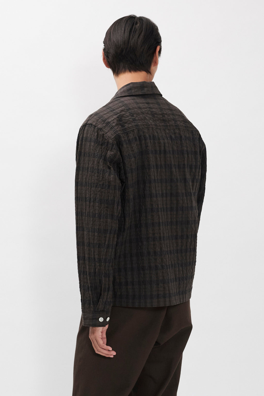 Chemise - Une chemise à la coupe décontractée, avec un col camp ouvert et des poches avant inspirées - Une chemise à la coupe décontractée, avec un col camp ouvert et inspirée…