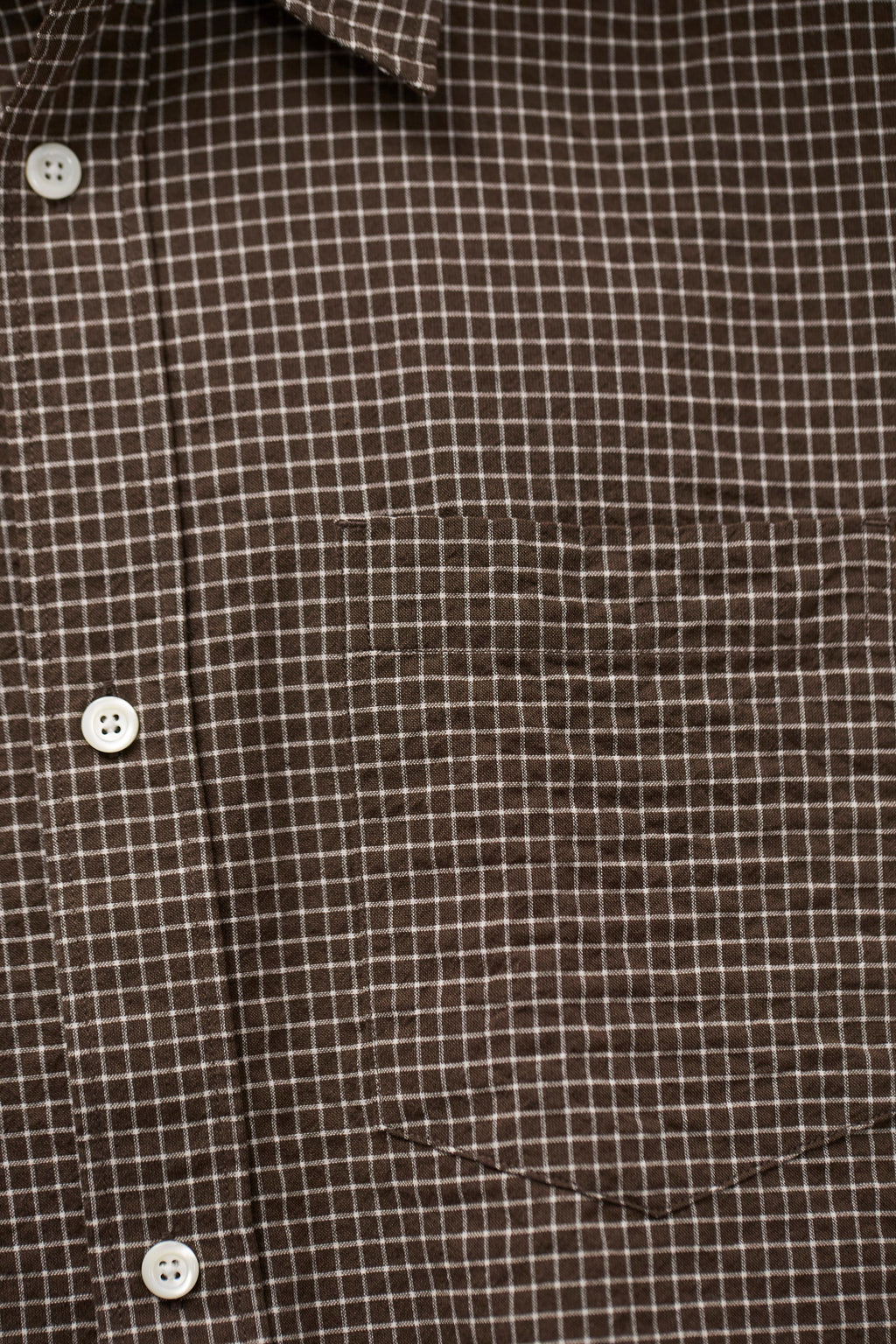 Chemise - Une chemise ajustée, avec un corps plus large, confectionnée en popeline de coton légère, lavée pour un toucher doux et décontracté - Une che…