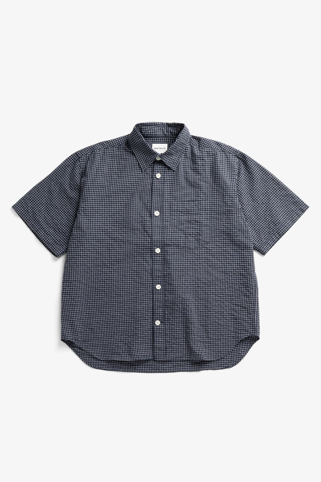 Chemise - Une chemise ajustée, avec un corps plus ample, confectionnée en popeline de coton légère, lavée pour un toucher doux et décontracté - Cette chemise pr…