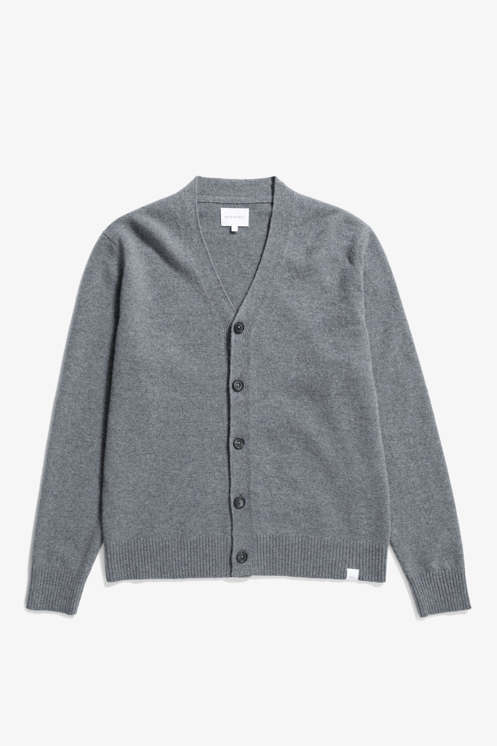 Cardigan - fabriqué en Italie, il présente des manches montées, un bord-côte 2x2 simple à l'ourlet et aux poignets, une patte de boutonnage à cinq boutons et une étiquette griffée à l'ourlet #3
