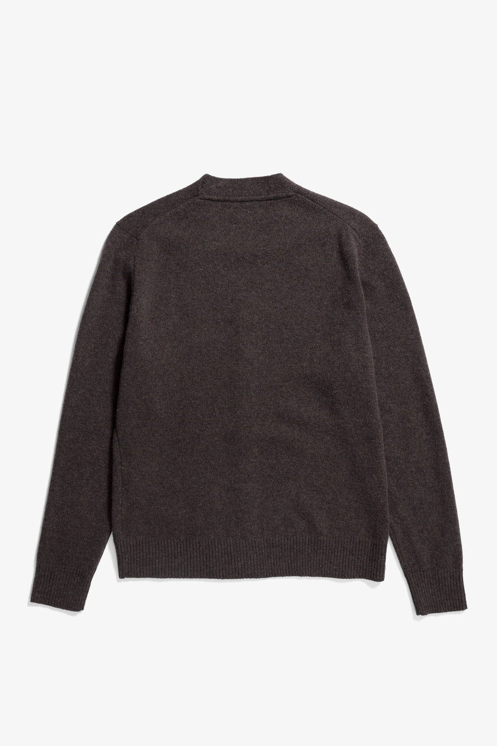 Cardigan - fabriqué en Italie, il présente des manches montées, des bords-côtes 2x2 aux poignets et à l'ourlet, une patte à cinq boutons et une étiquette griffée à l'ourlet #2