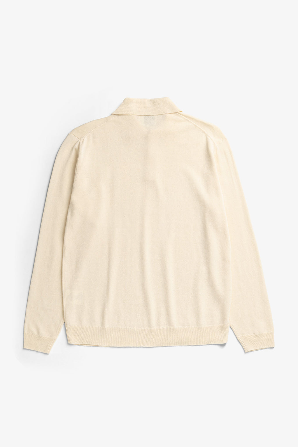 Polo en papier de coton – Un polo à manches longues de coupe classique tricoté dans un fil de mélange de papier et de coton – Un polo à manches longues de coupe classique tricoté dans un pap…