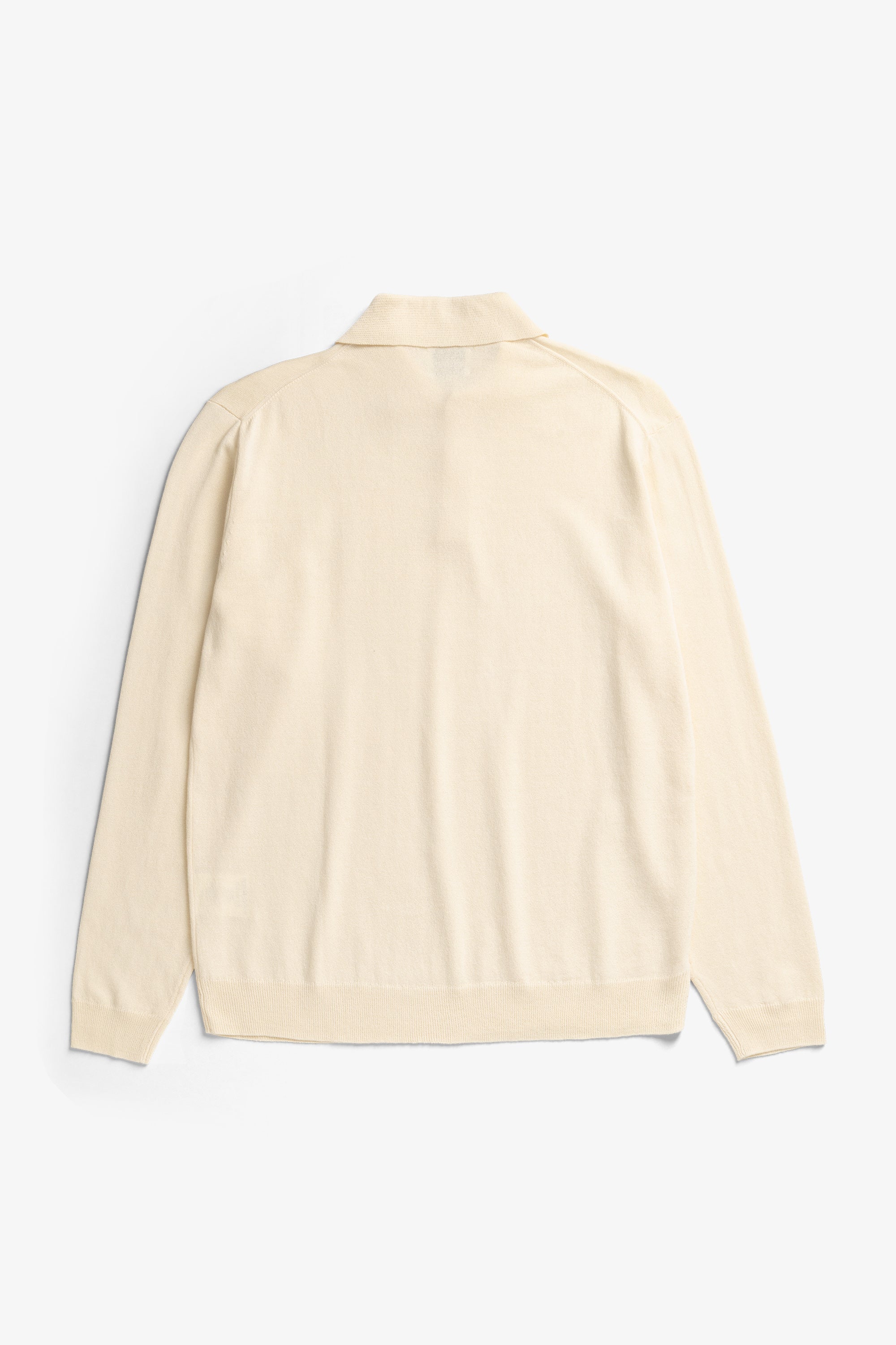 Polo en papier de coton – Un polo à manches longues de coupe classique tricoté dans un fil de mélange de papier et de coton – Un polo à manches longues de coupe classique tricoté dans un pap…