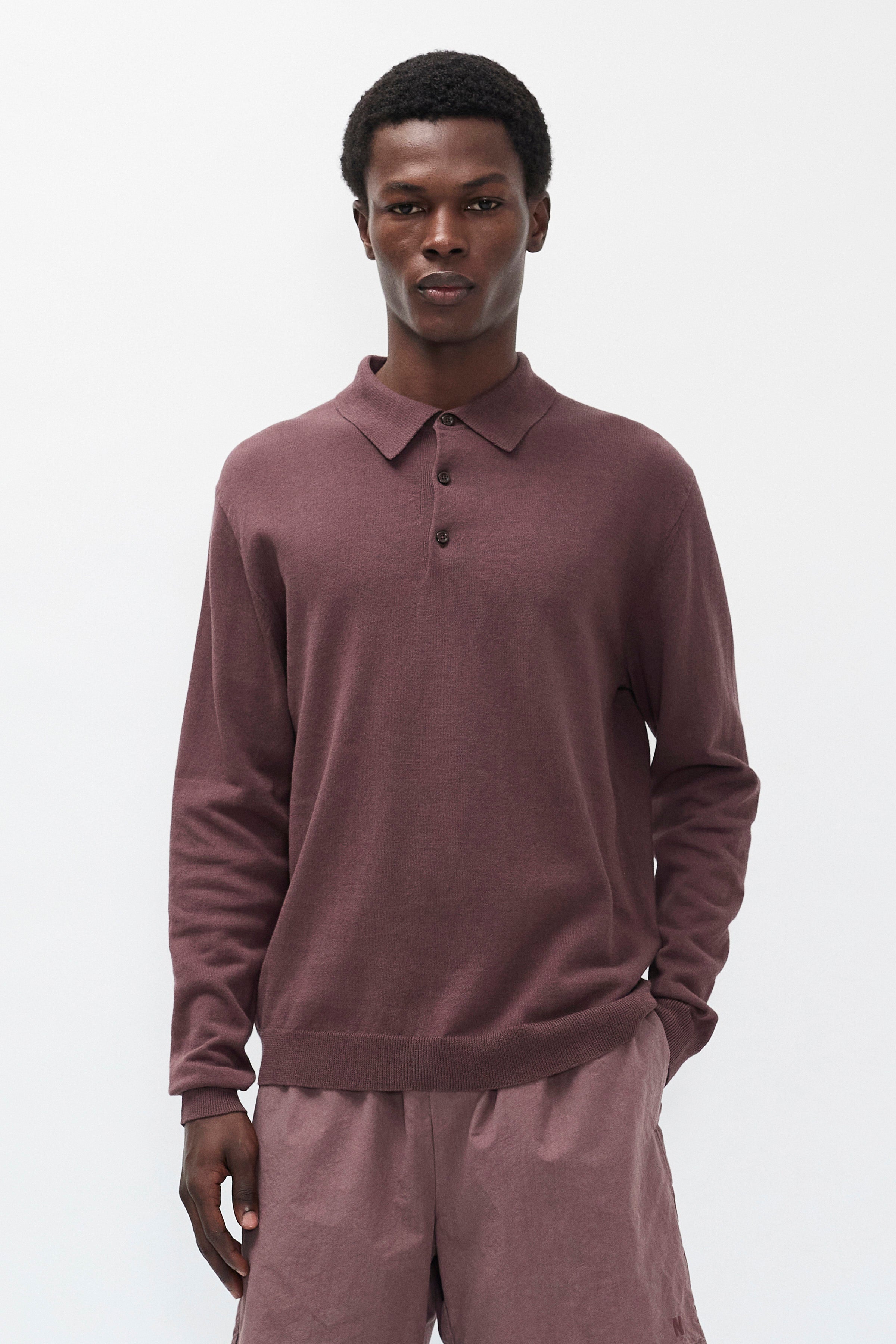 Polo en papier et coton - Un polo à manches longues de coupe droite, tricoté dans un fil de mélange de papier et de coton - Il est tricoté en jersey uni et présente un col en trico…