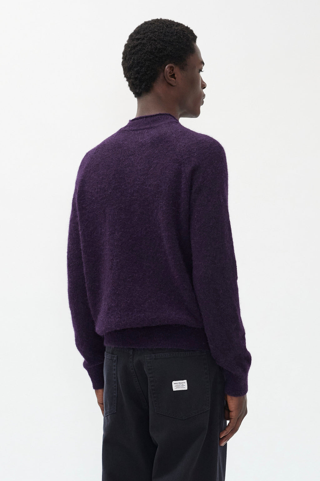 Pull bébé alpaga Nordrevik - Un pull raglan à la coupe classique tricoté dans un mélange alpaga super fin, aérien et léger - Un pull raglan à la coupe classique… #3