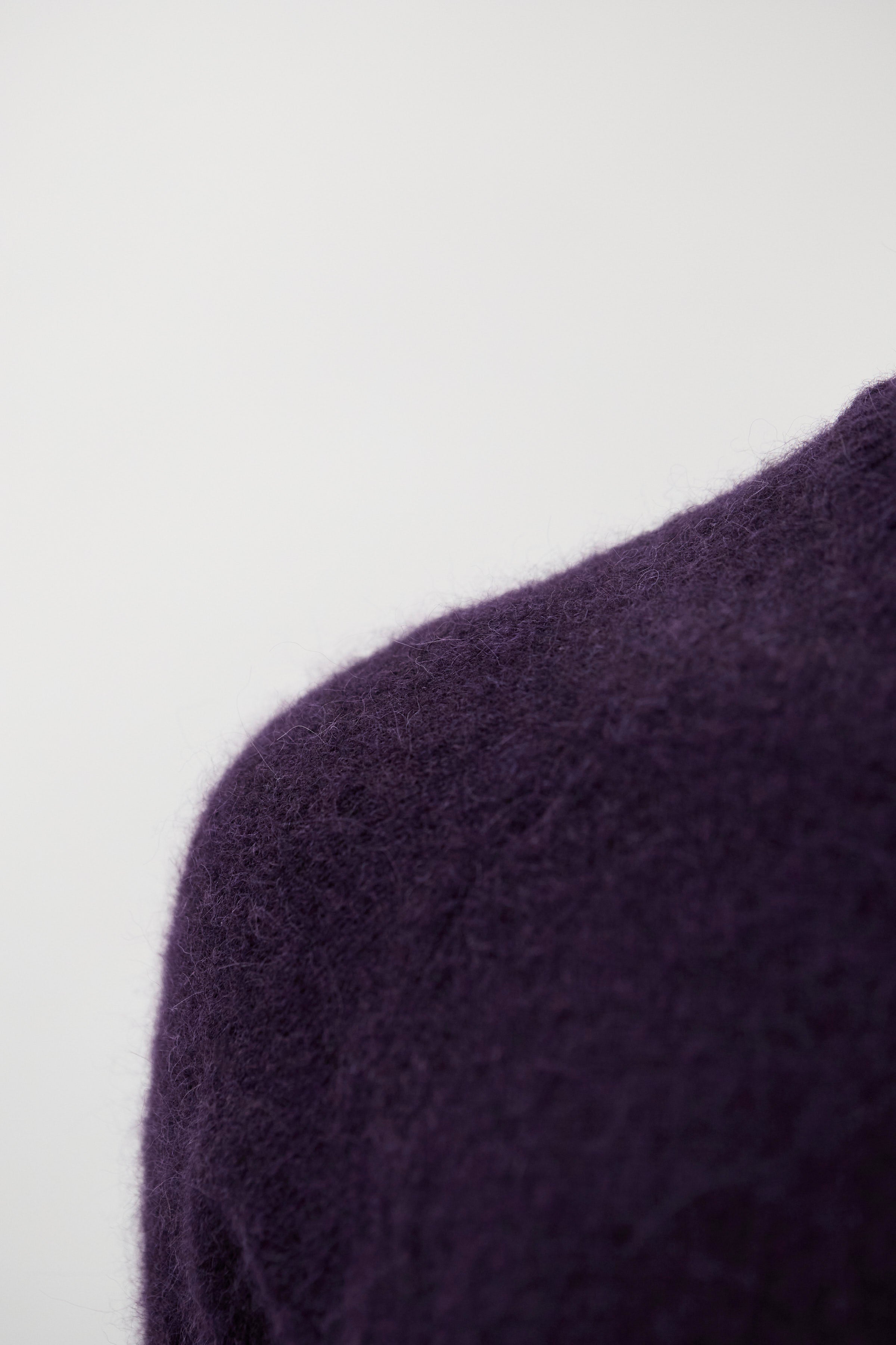 Pull bébé alpaga Nordrevik - Un pull raglan à la coupe classique tricoté dans un mélange alpaga super fin, aérien et léger - Un pull raglan à la coupe classique… #3