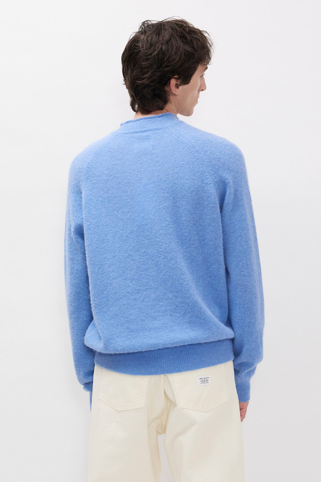 Pull bébé alpaga Nordrevik - Un pull raglan à la coupe classique tricoté dans un mélange d'alpaga super fin, aéré et léger - Un pull raglan à la coupe classique…